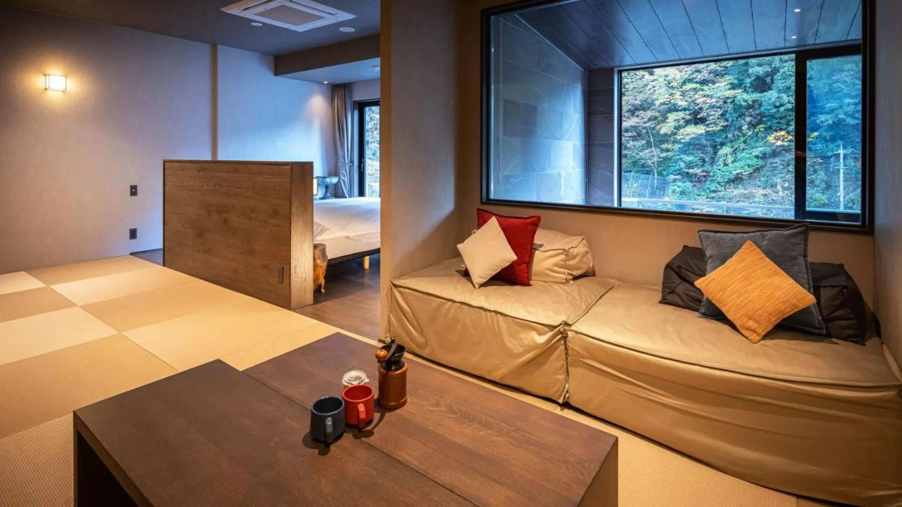 Photo of the whole room, Bed in Hakkei