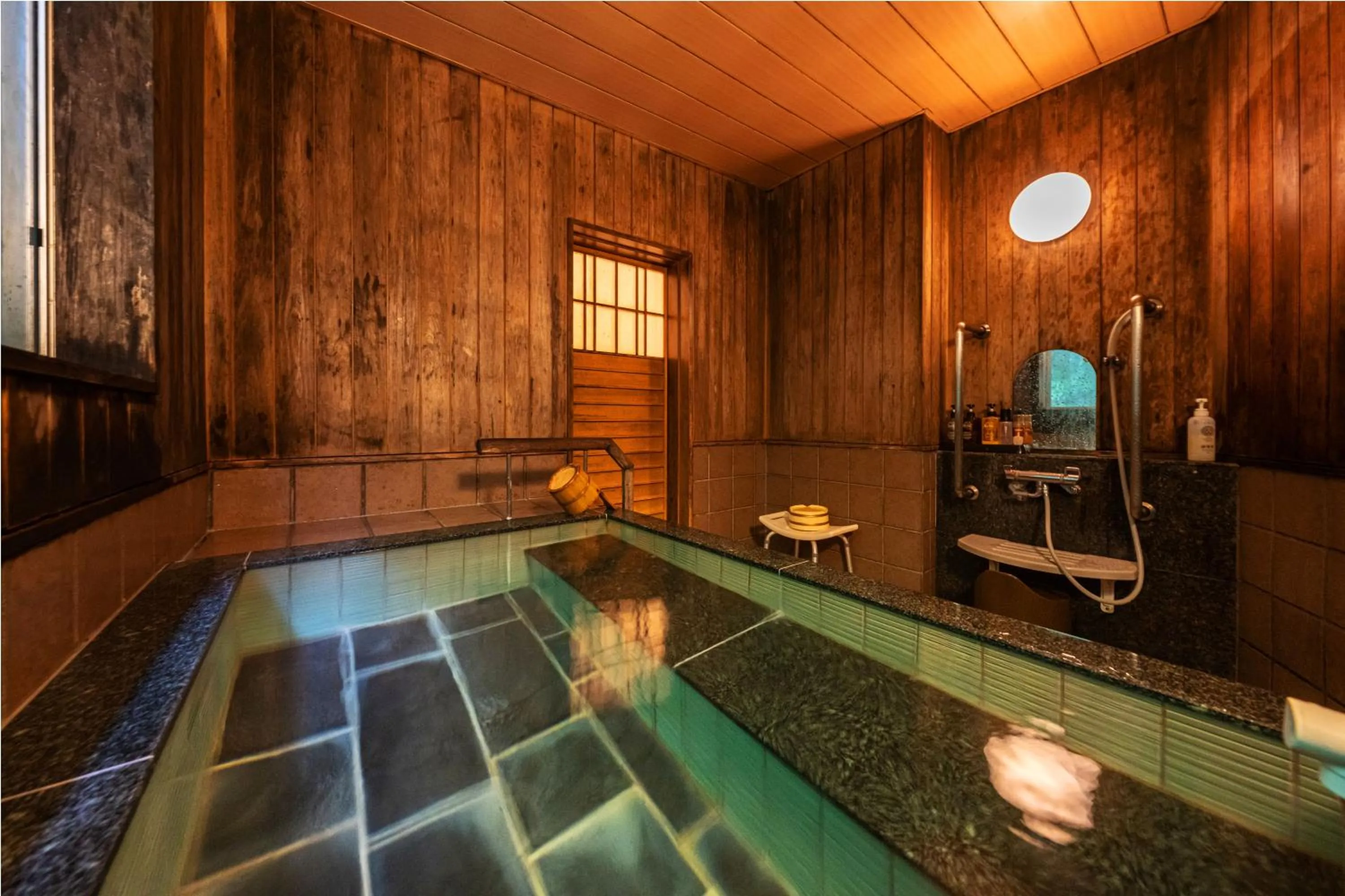 Hot Spring Bath in Hakkei