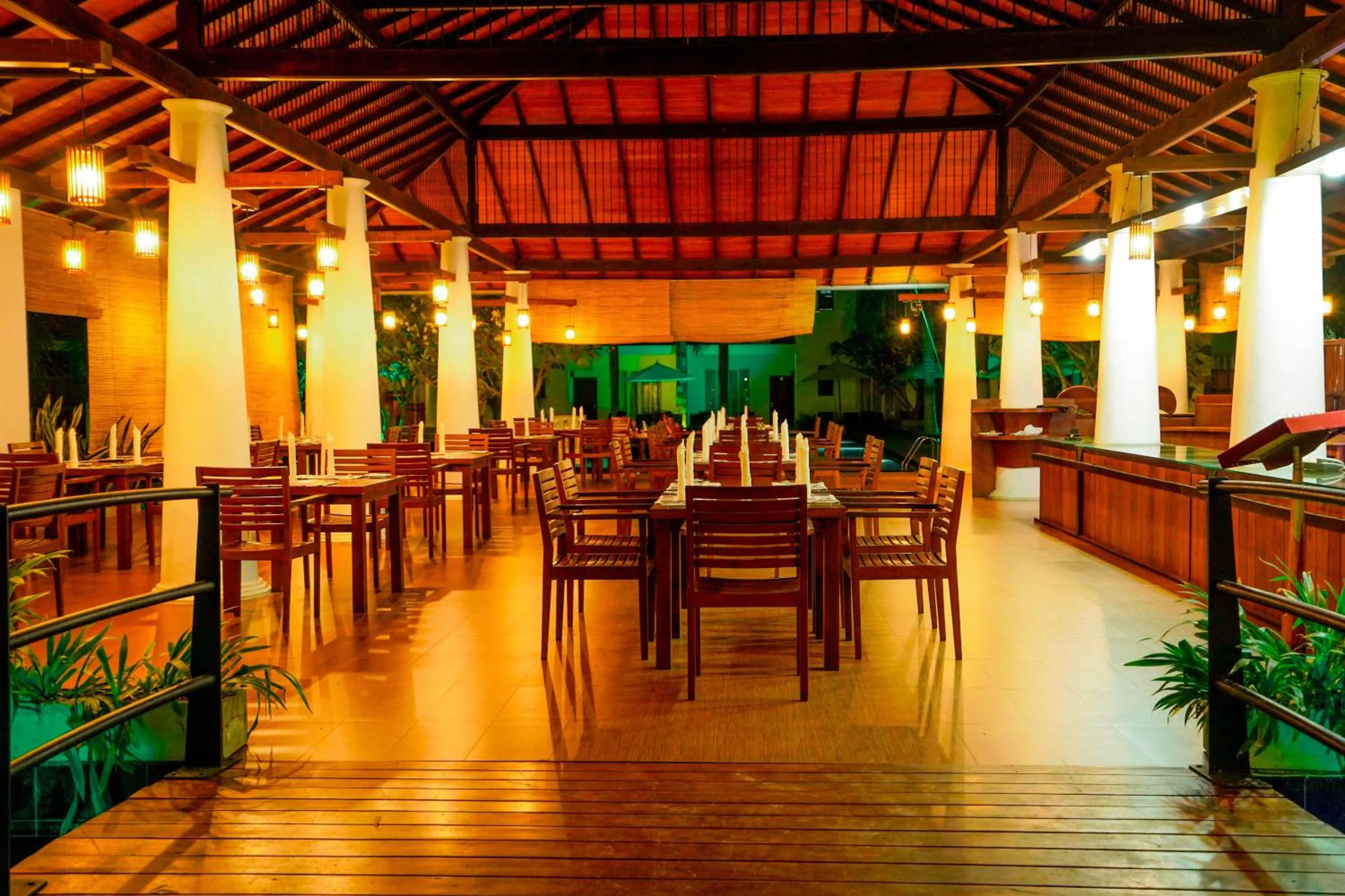 Restaurant/places to eat in Hotel Tamarind Tree
