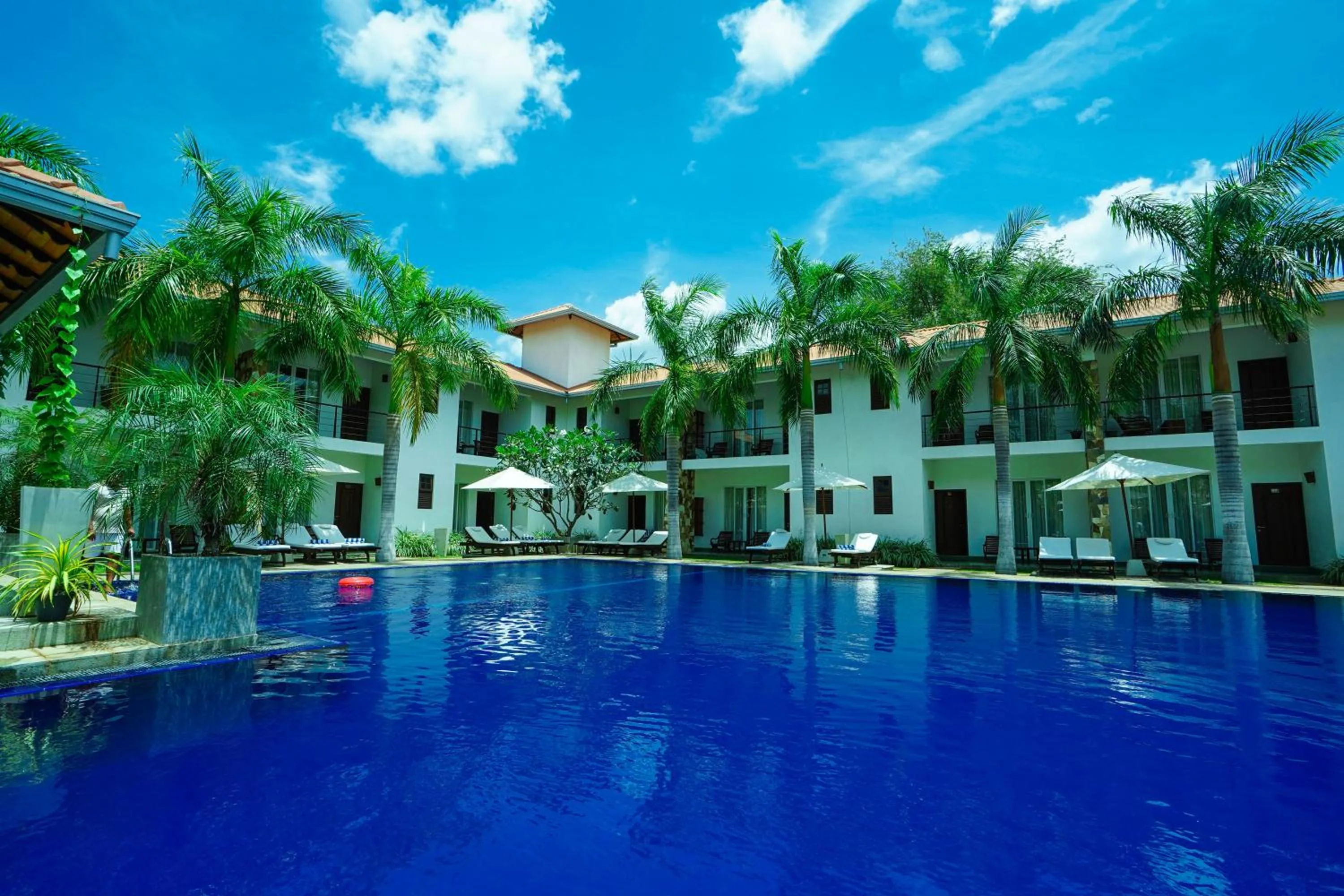 Swimming pool in Hotel Tamarind Tree
