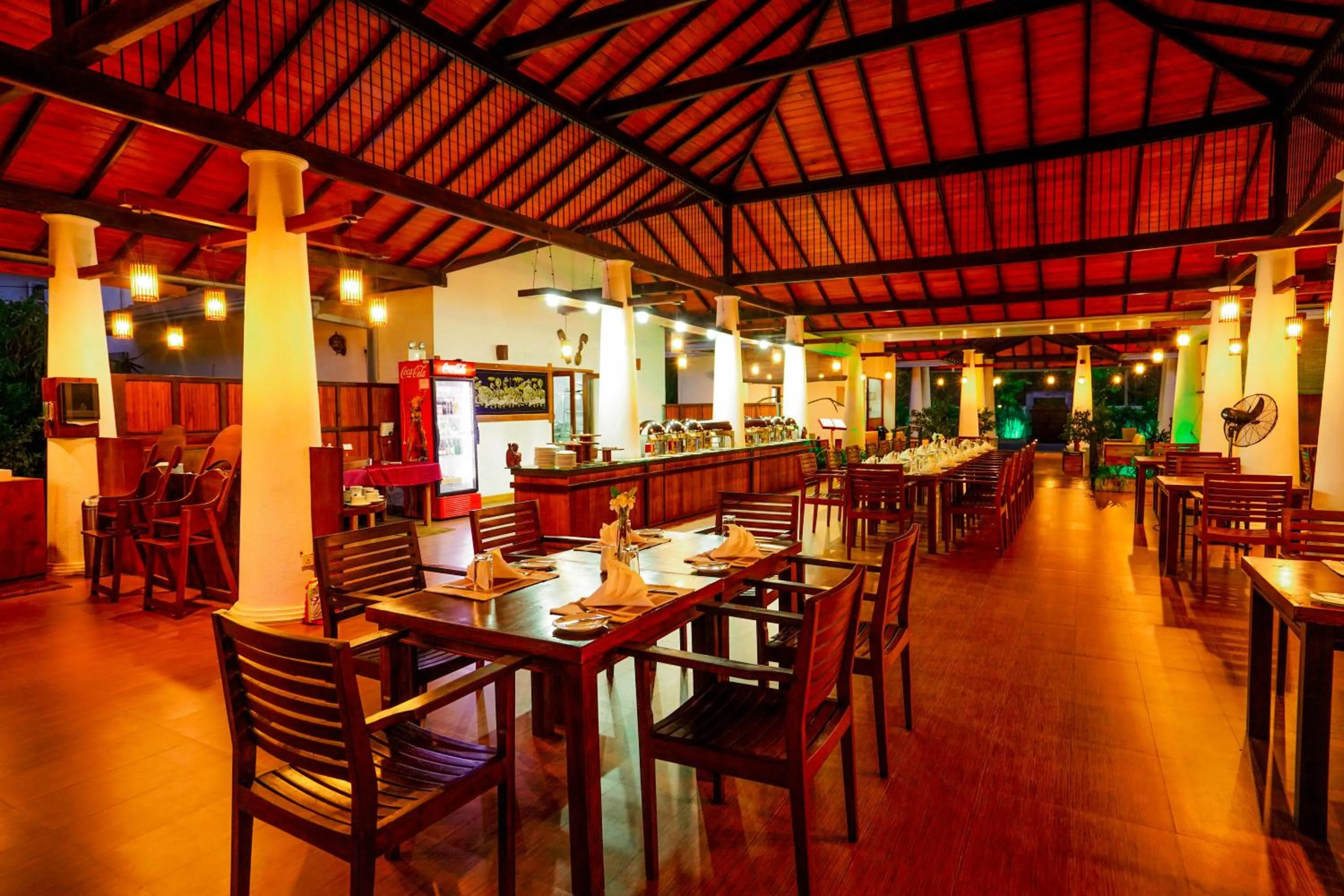 Restaurant/places to eat in Hotel Tamarind Tree