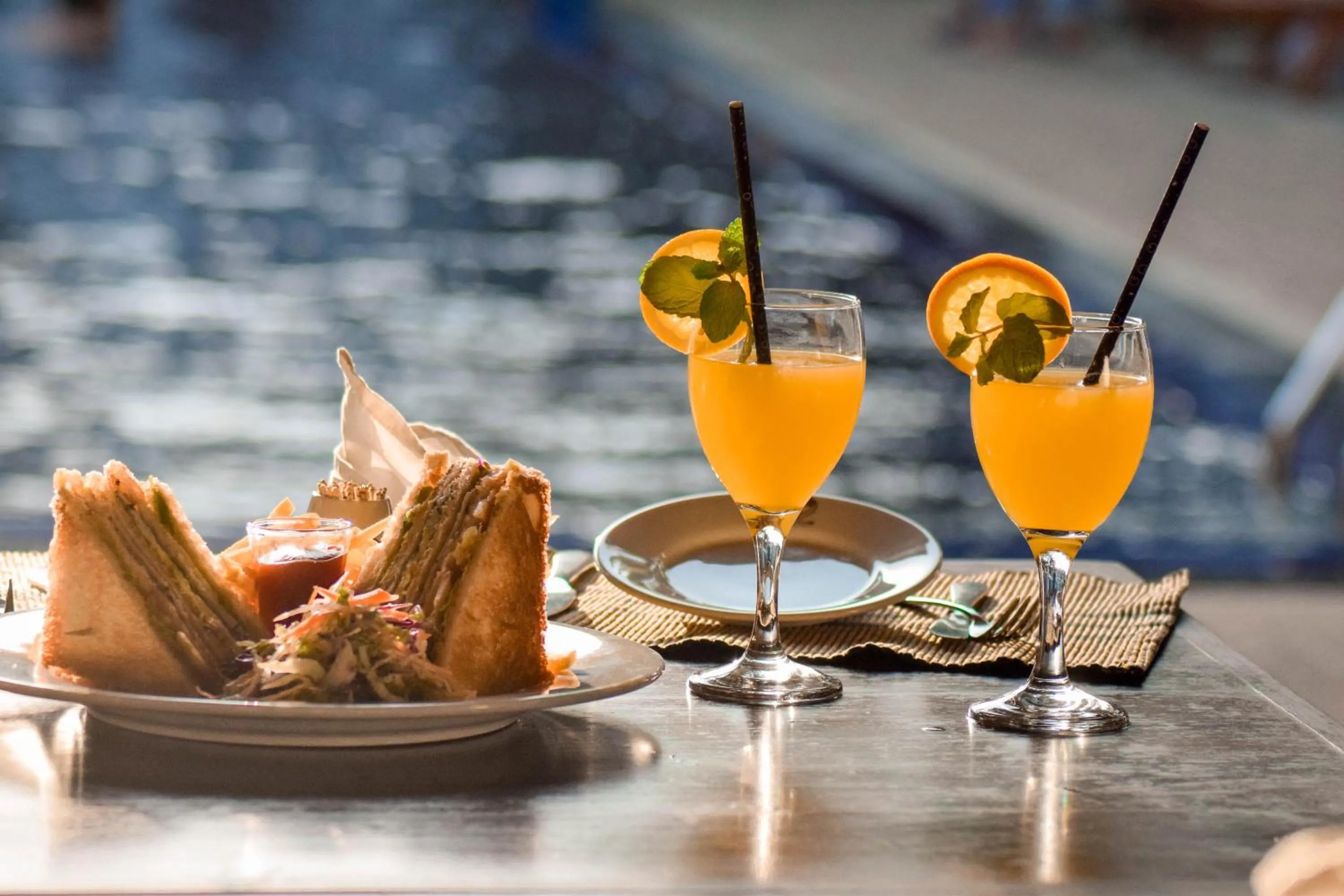 Food and drinks in Hotel Tamarind Tree