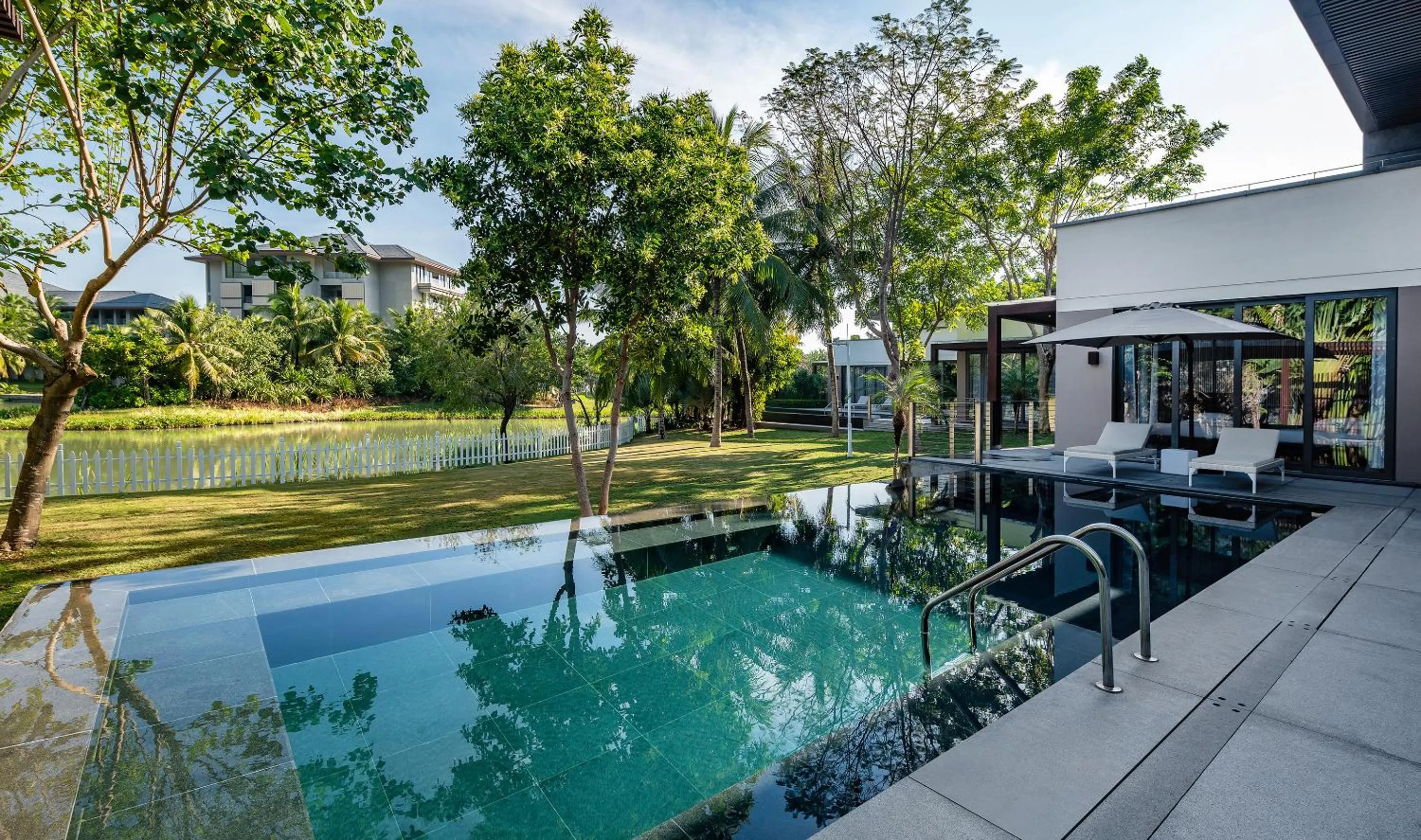 Park Lake View Villa King + King (Pick-up Service) in Park Hyatt Sanya Sunny Bay Resort