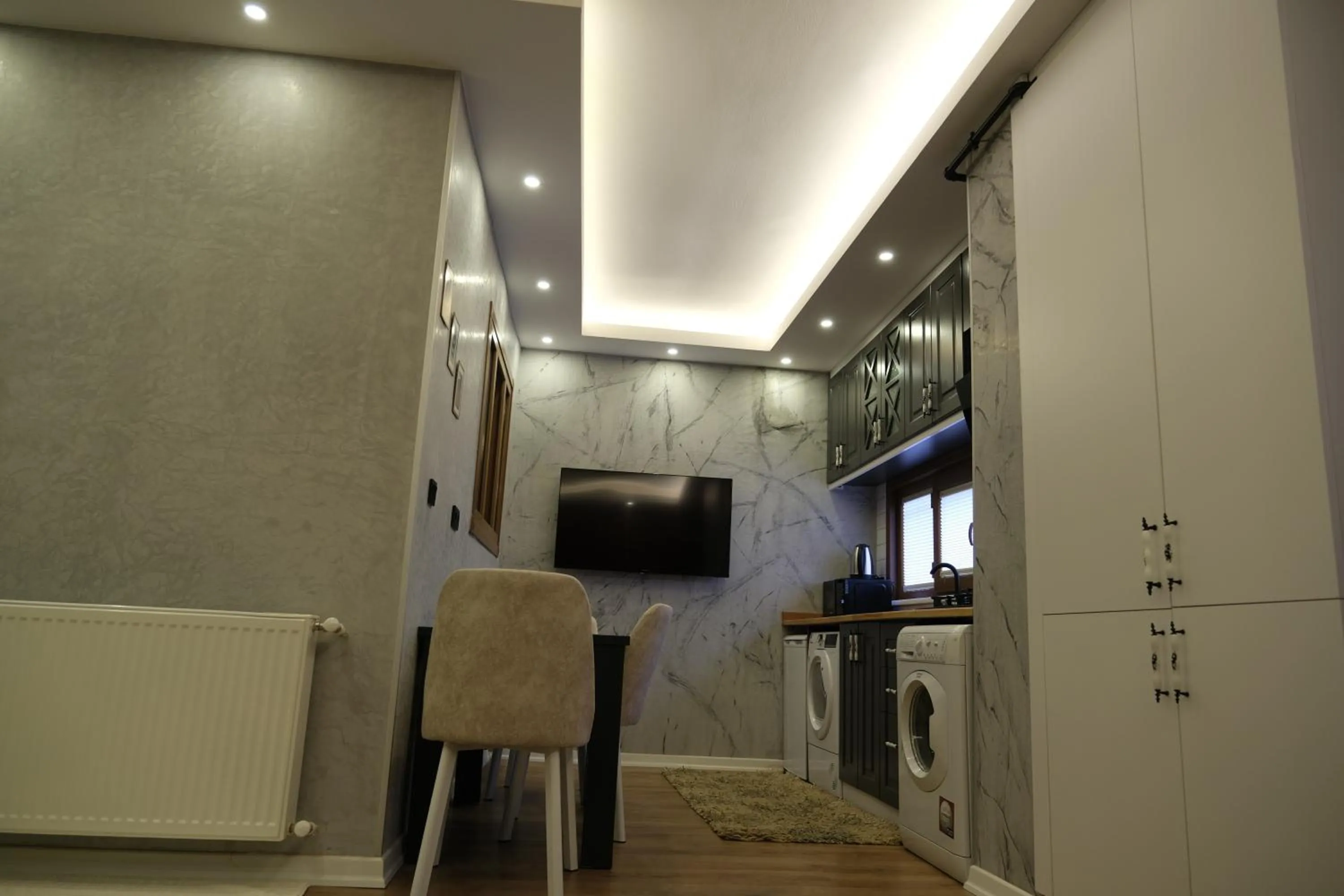 Communal lounge/ TV room in Taksim Neo Pera Suites