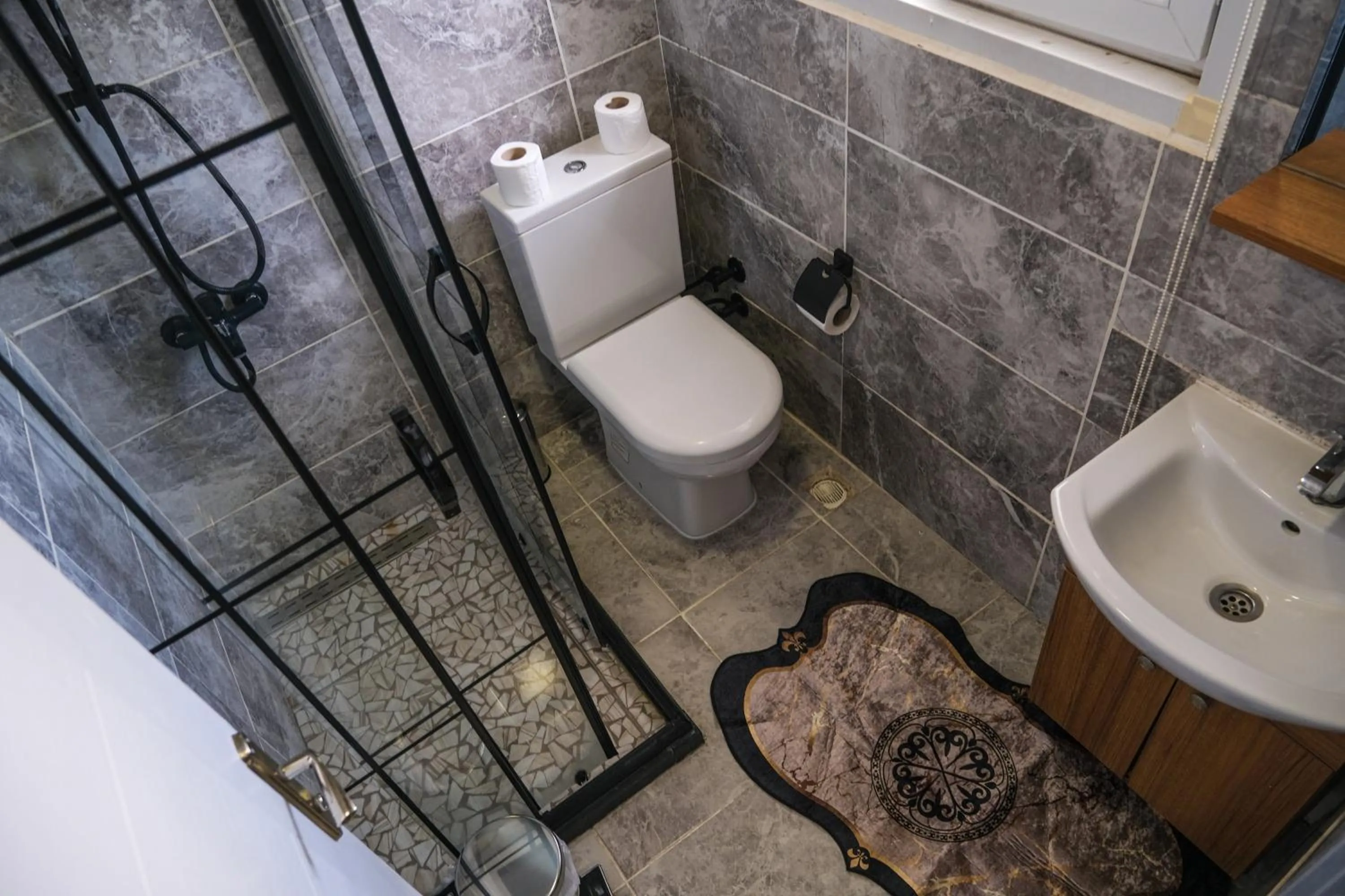 Shower in Taksim Neo Pera Suites