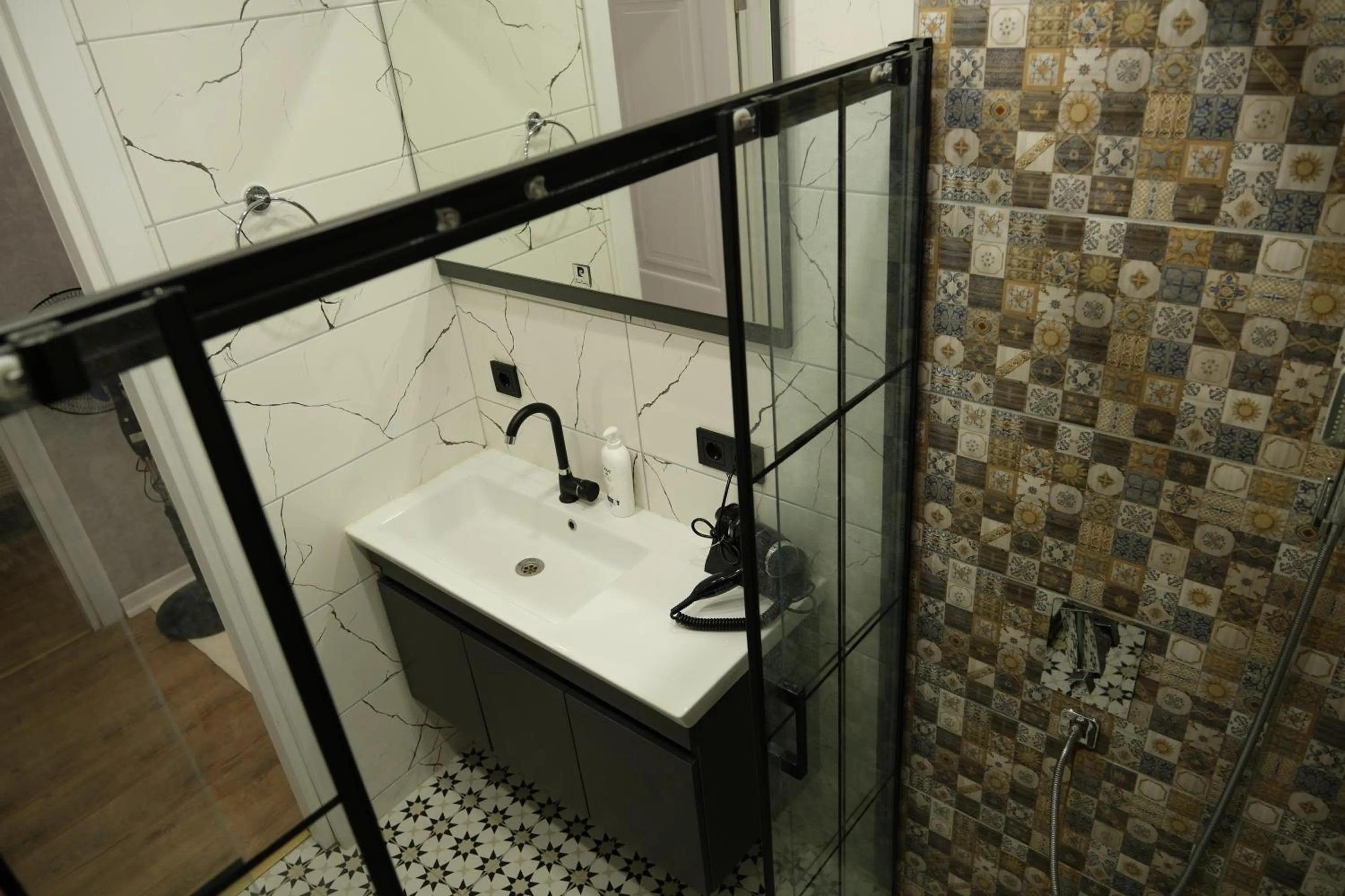 Shower in Taksim Neo Pera Suites