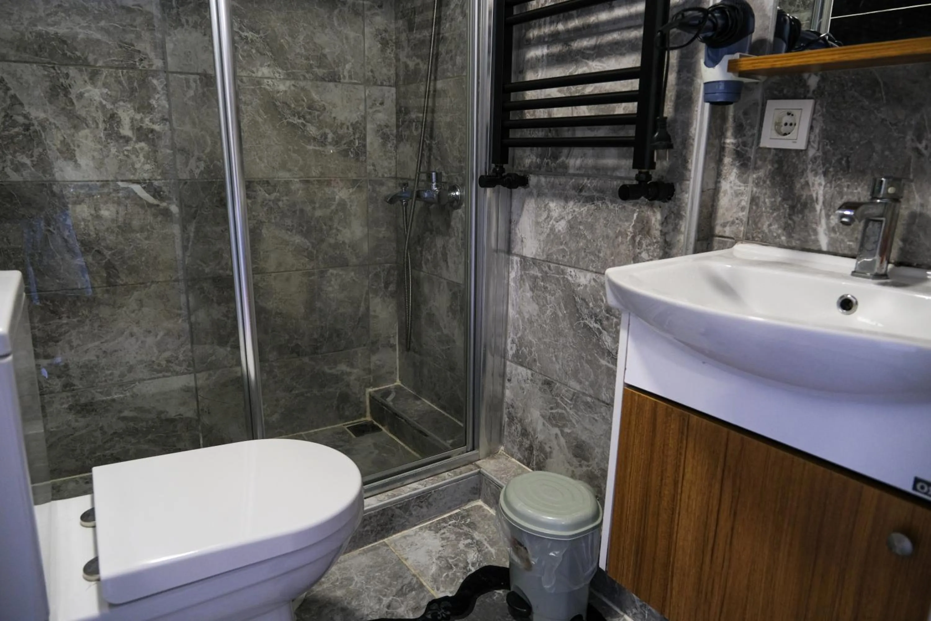 Shower in Taksim Neo Pera Suites