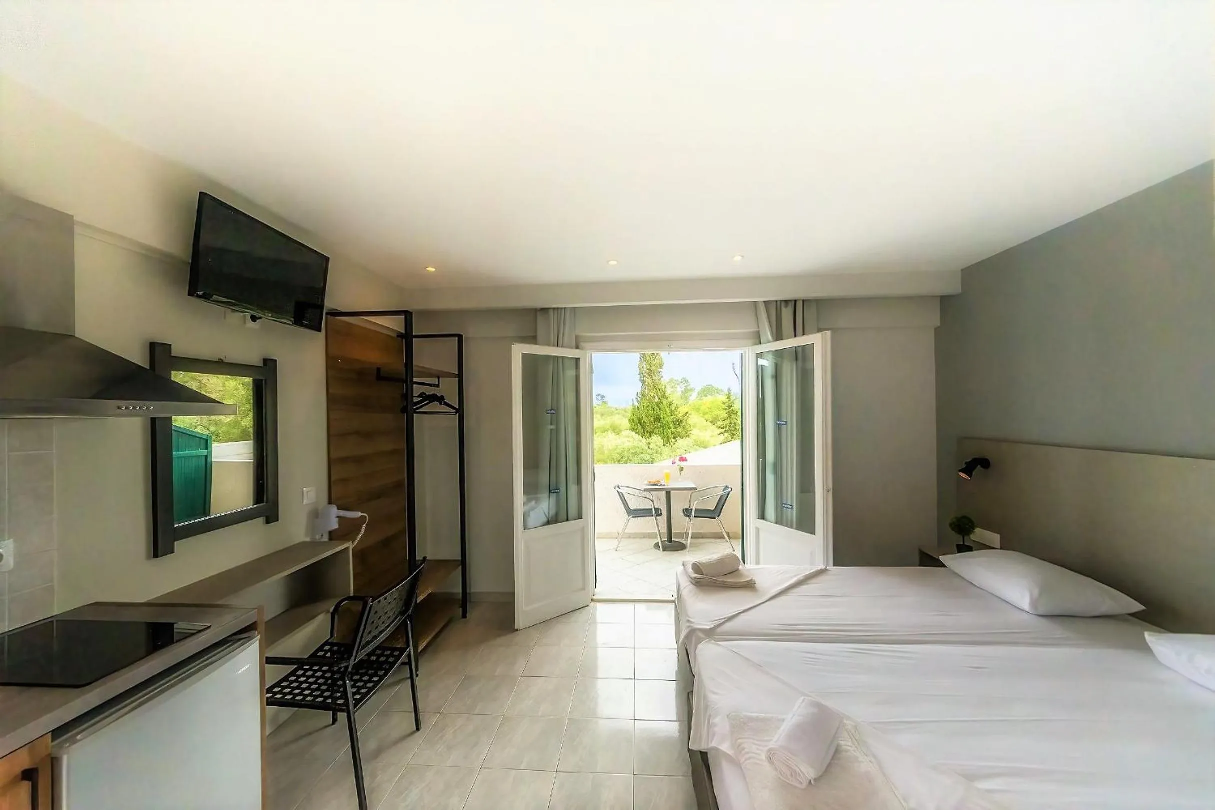 TV and multimedia, Bed in Nikos Villas