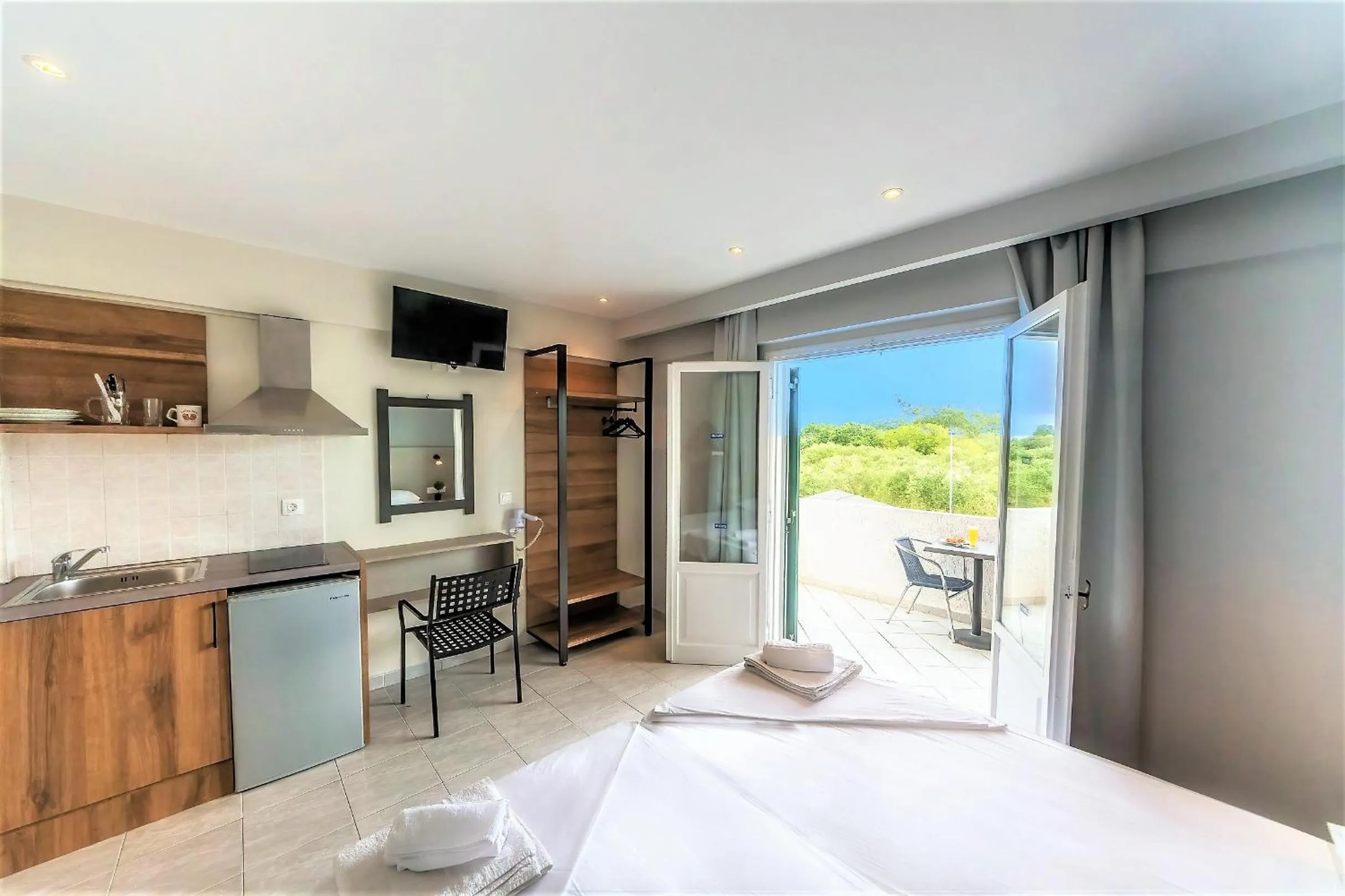 TV and multimedia, Bed in Nikos Villas