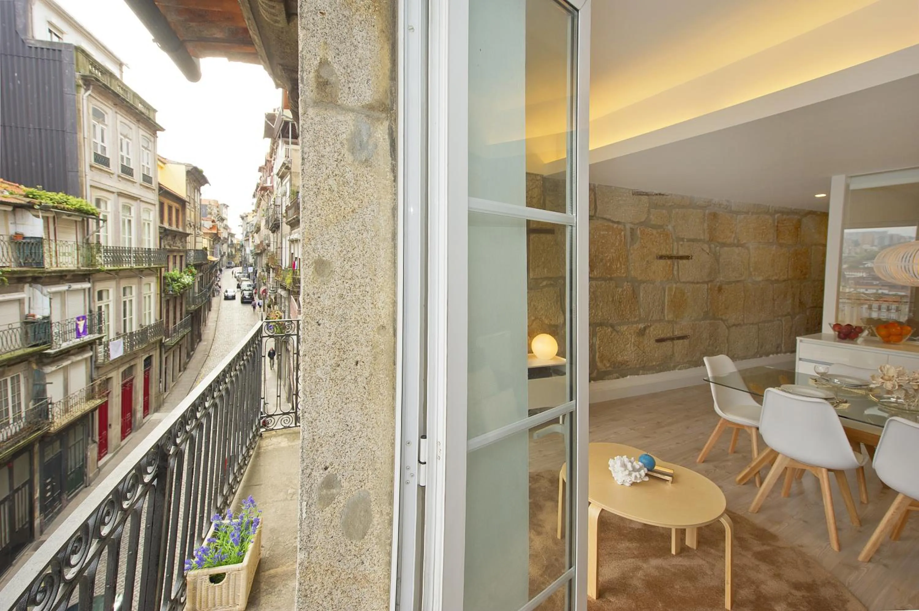 Balcony/Terrace in Largo São Domingos by Innapartments