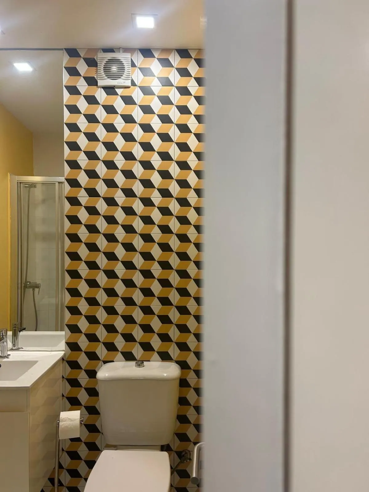 Bathroom in Largo São Domingos by Innapartments