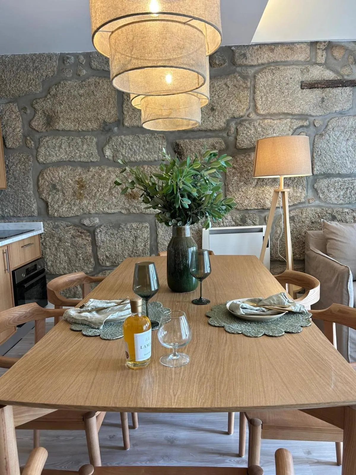Dining area in Largo São Domingos by Innapartments