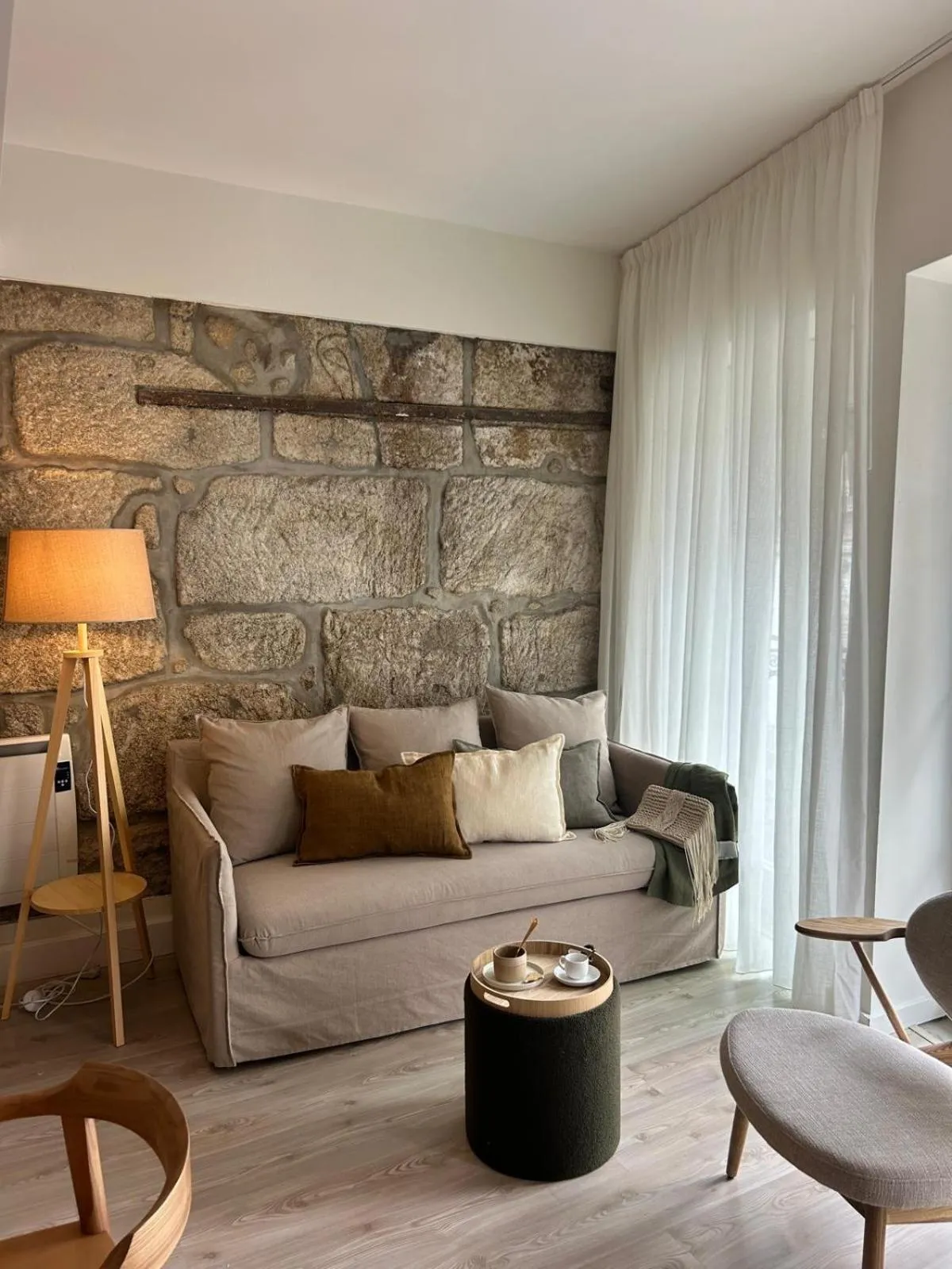 Living room in Largo São Domingos by Innapartments