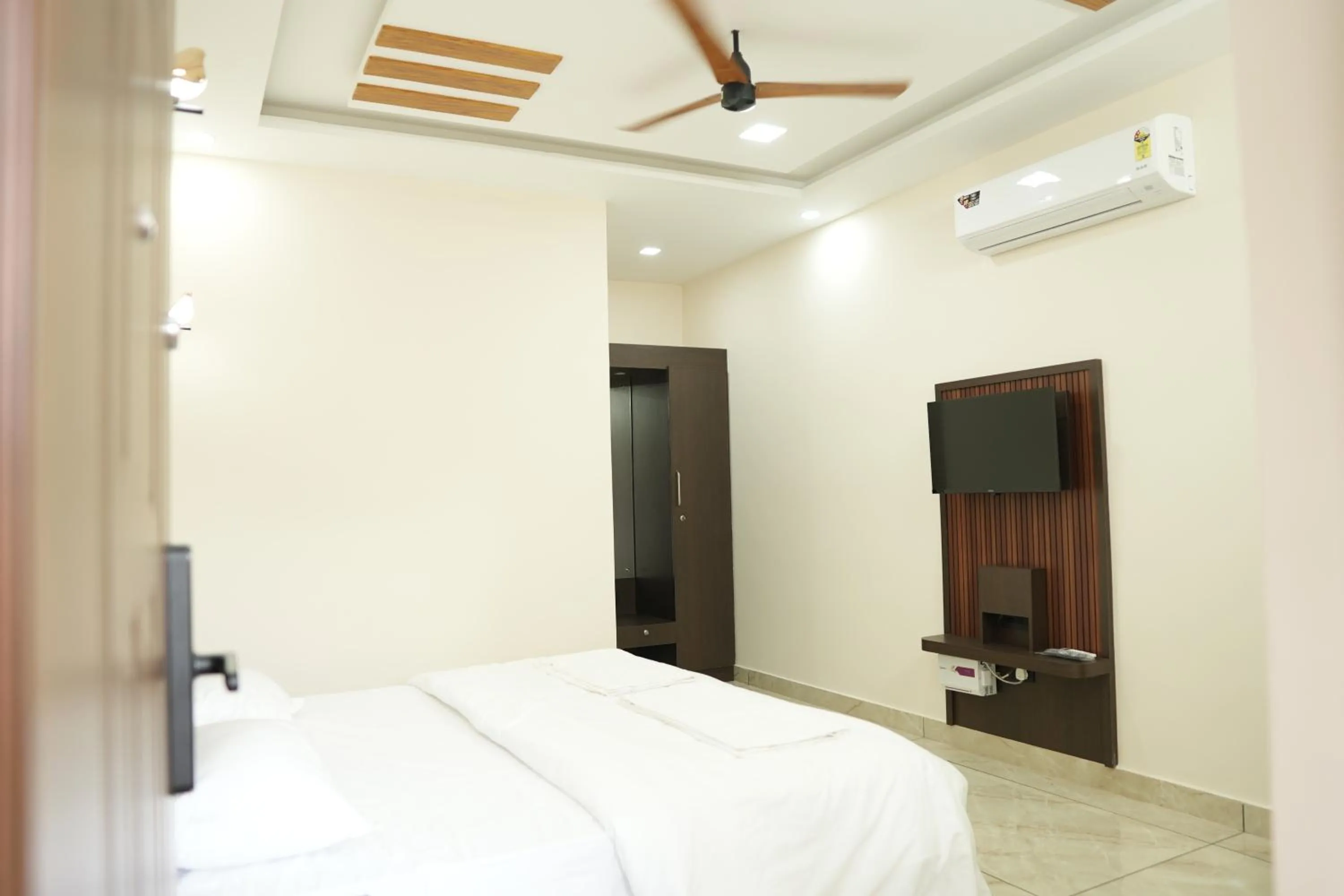Bedroom, Bed in Manasa Water Park and Resort