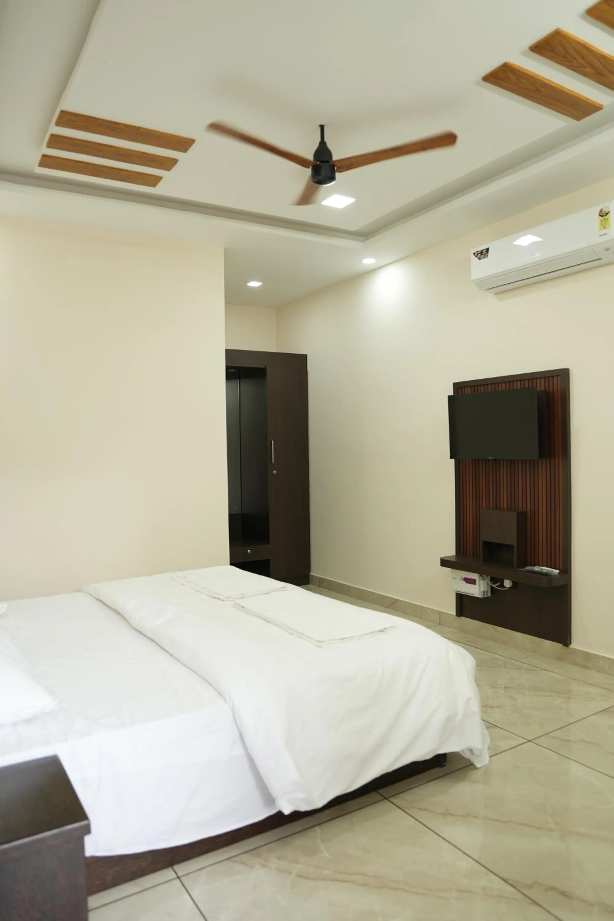 Bedroom, Bed in Manasa Water Park and Resort