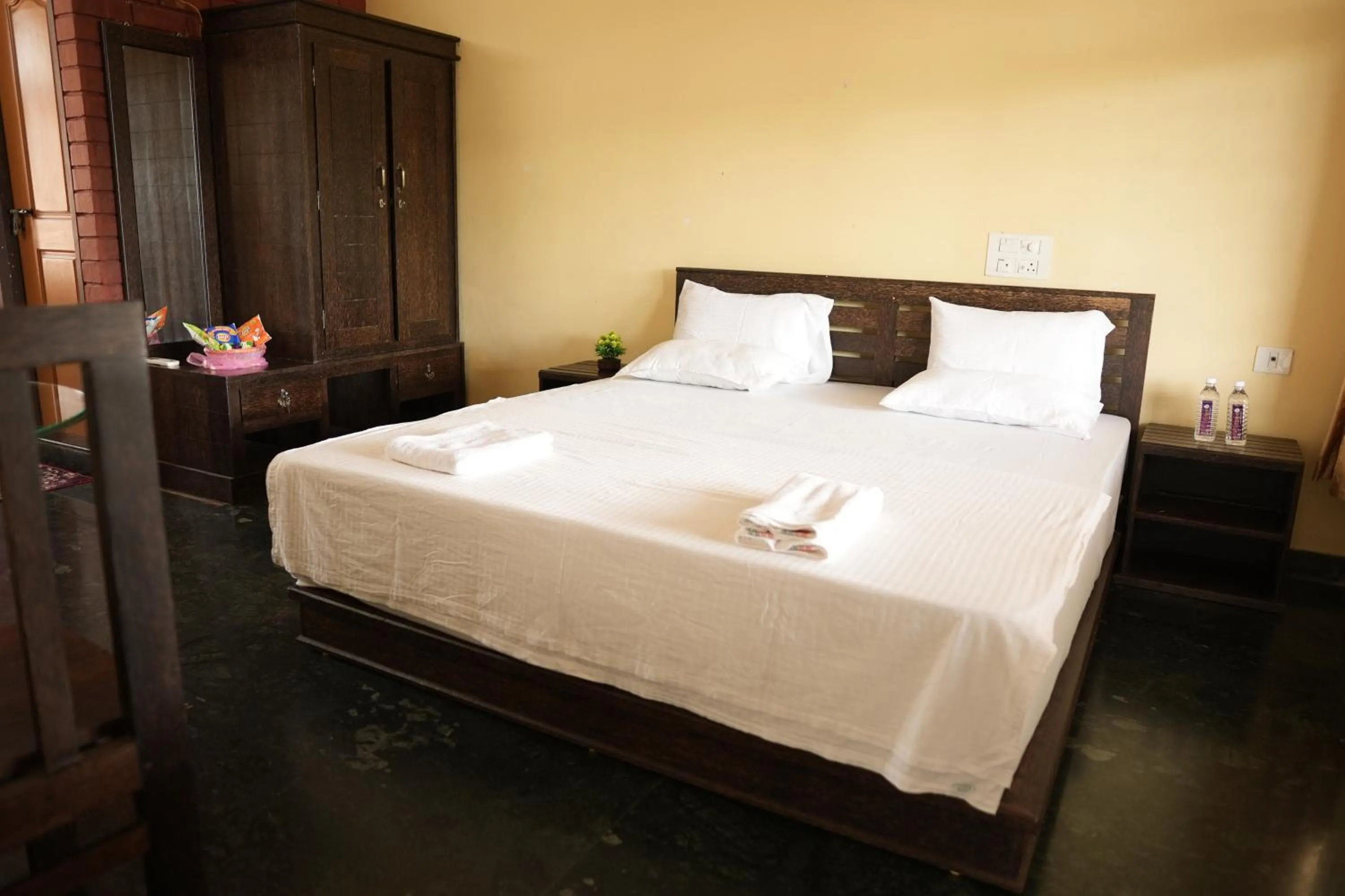 Bedroom, Bed in Manasa Water Park and Resort