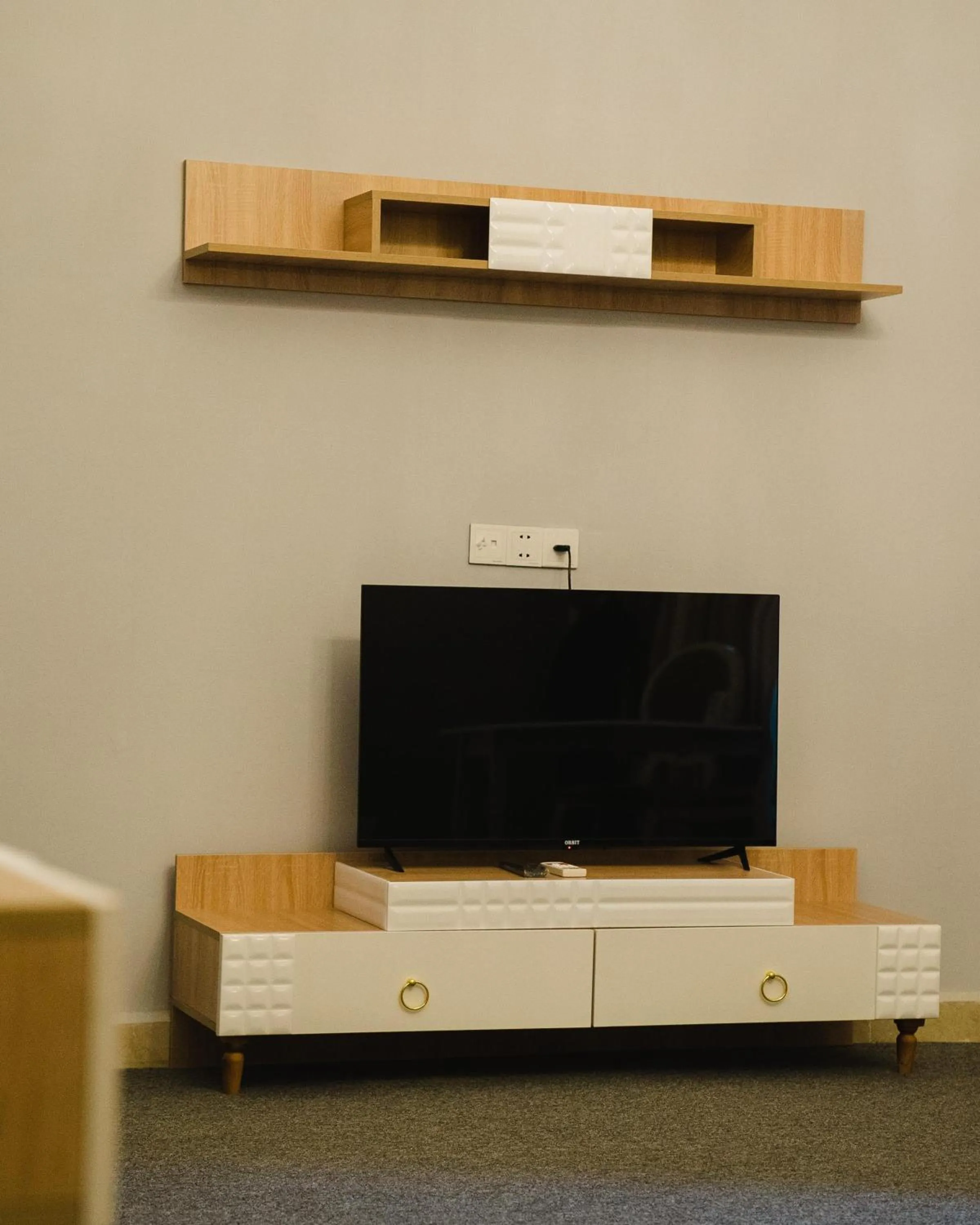 Communal lounge/ TV room in Olive Garden Baku Hotel