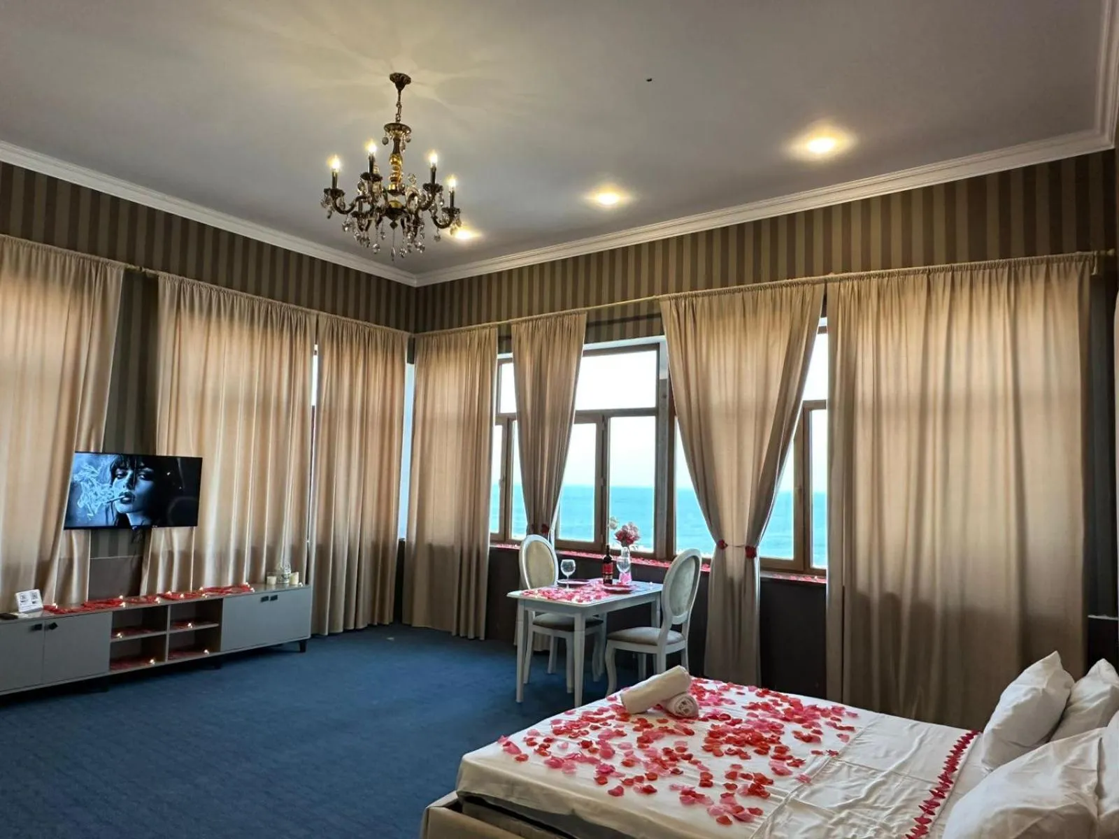 Communal lounge/ TV room in Olive Garden Baku Hotel