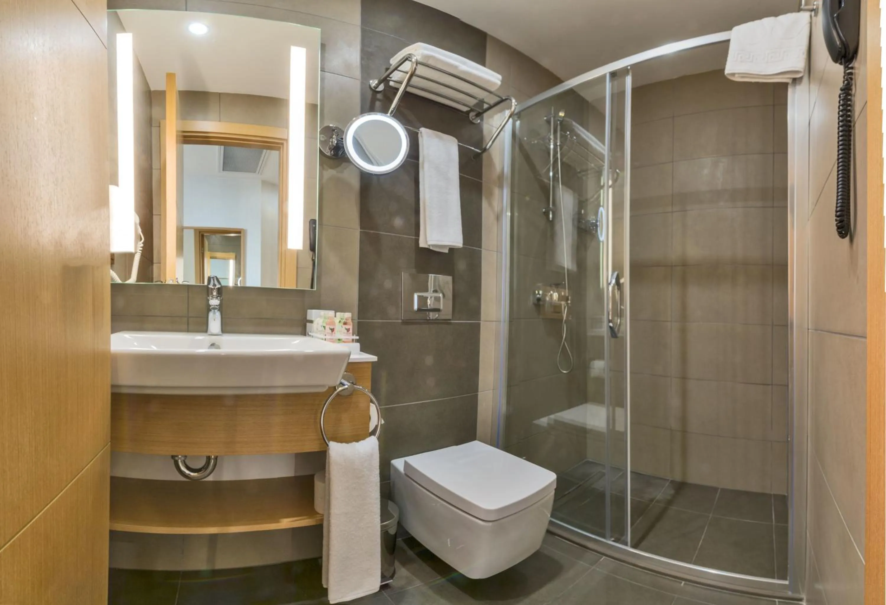 Shower in Hotel Boursier 1 & Spa
