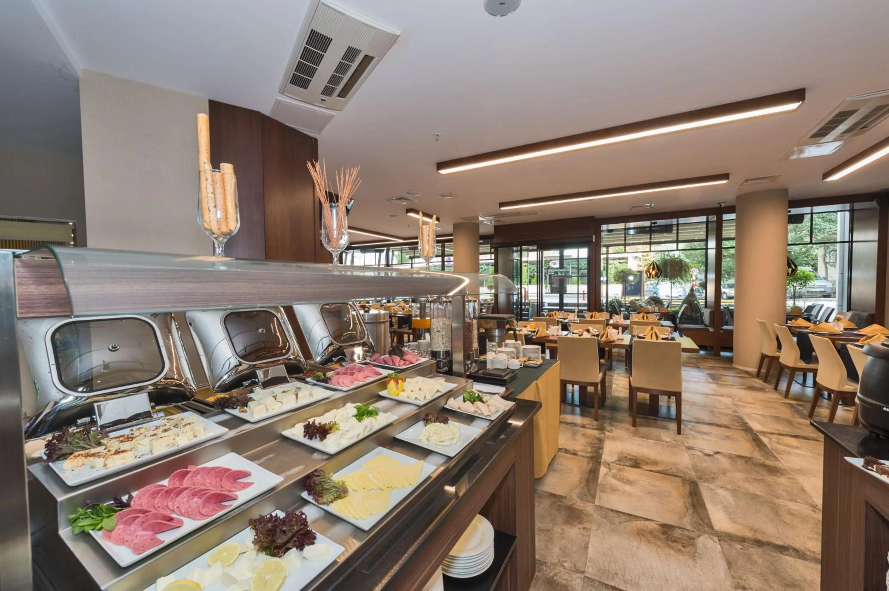 Food and drinks in Hotel Boursier 1 & Spa