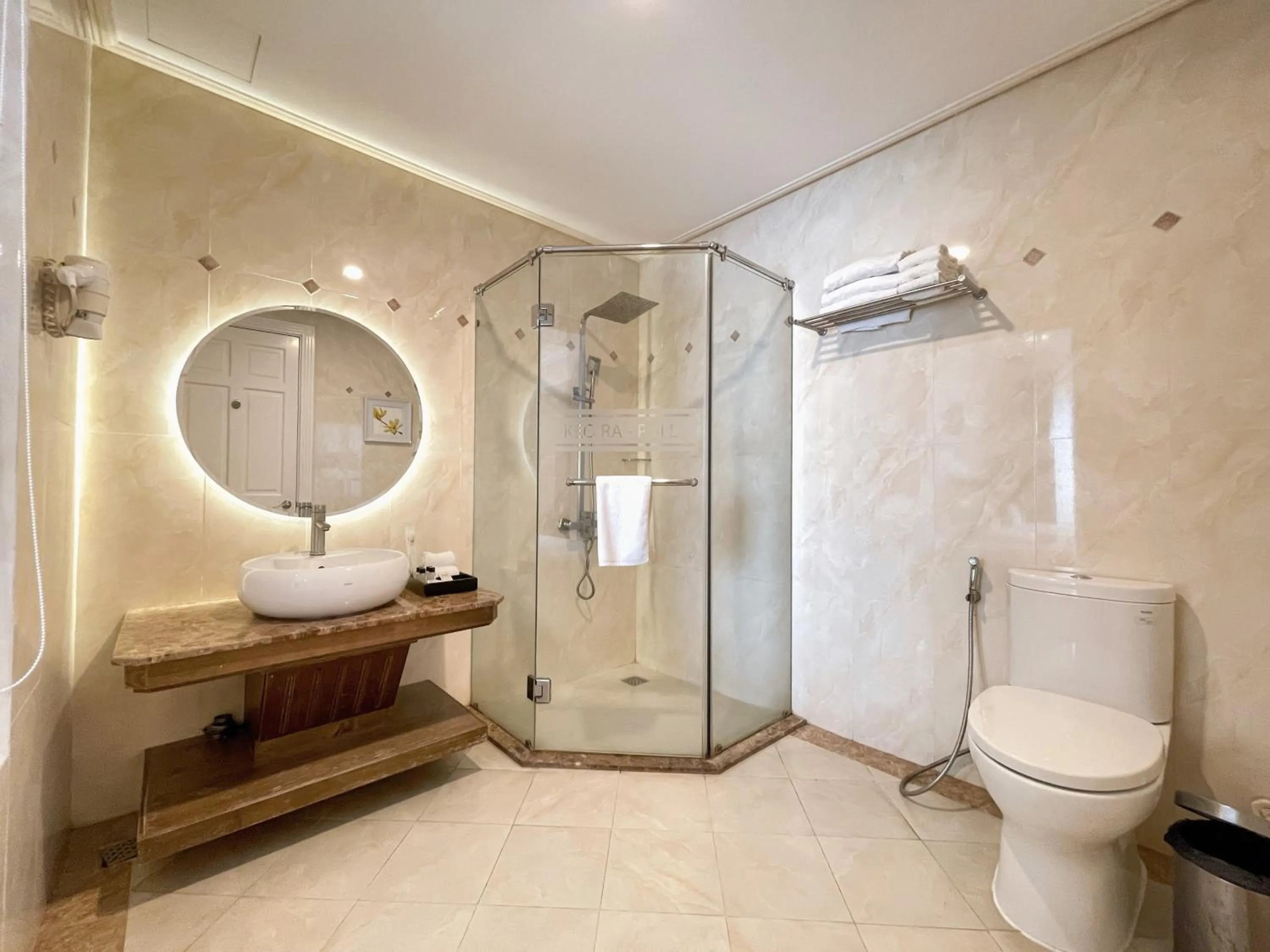 Toilet in Phoenix Hotel Vung Tau