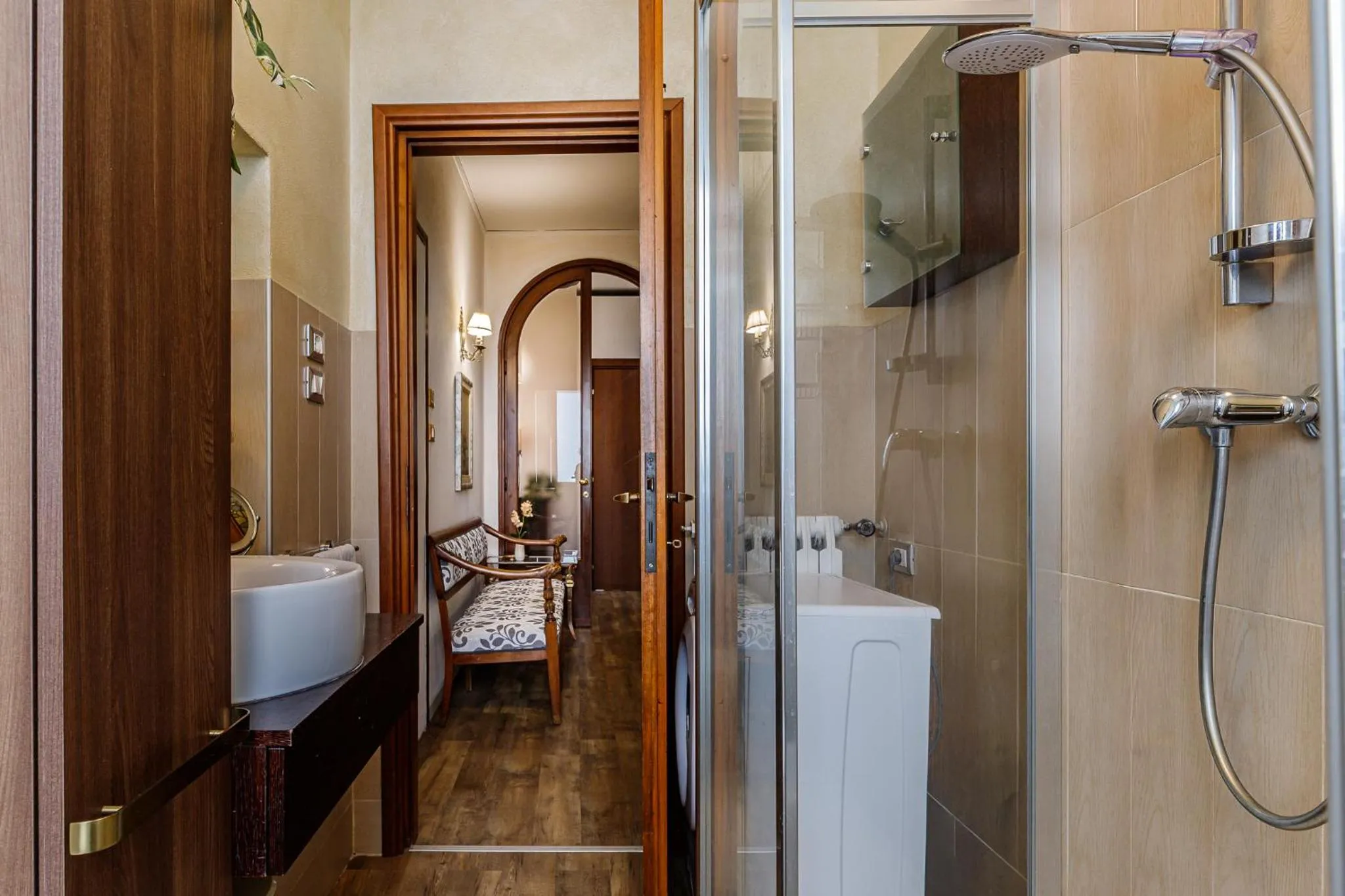 Shower, Bed in Le Dimore Centro - Strategico per Verona
