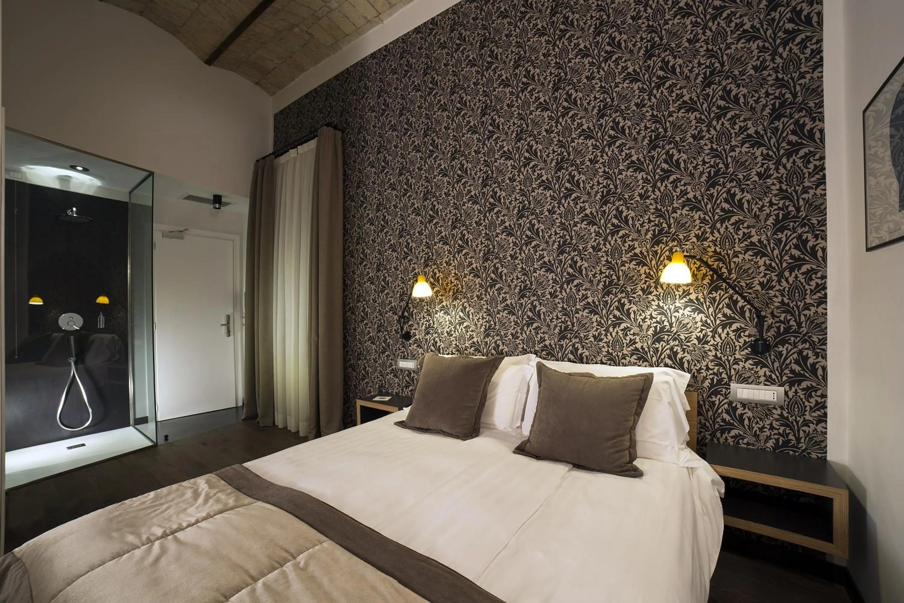 Photo of the whole room, Bed in Atypical Rooms