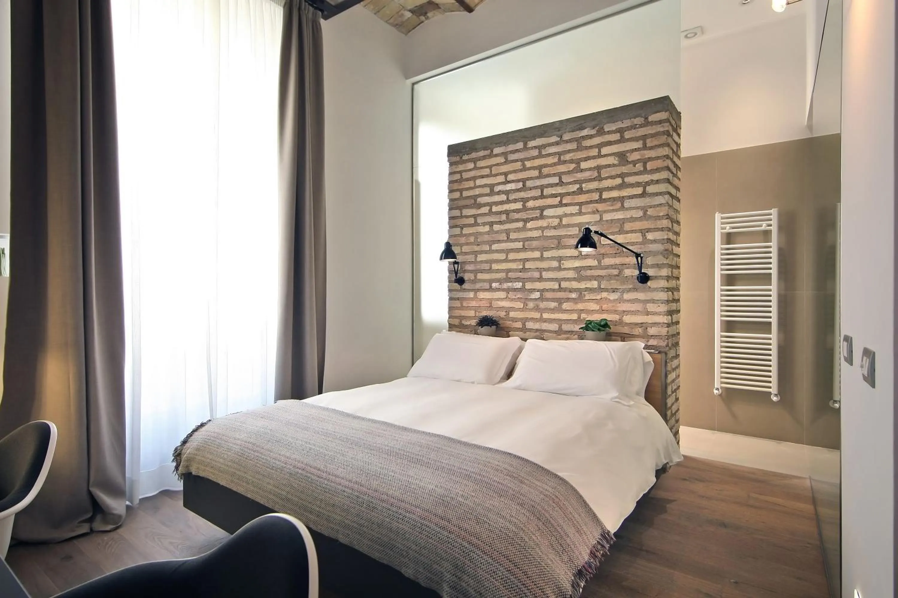 Photo of the whole room, Bed in Atypical Rooms