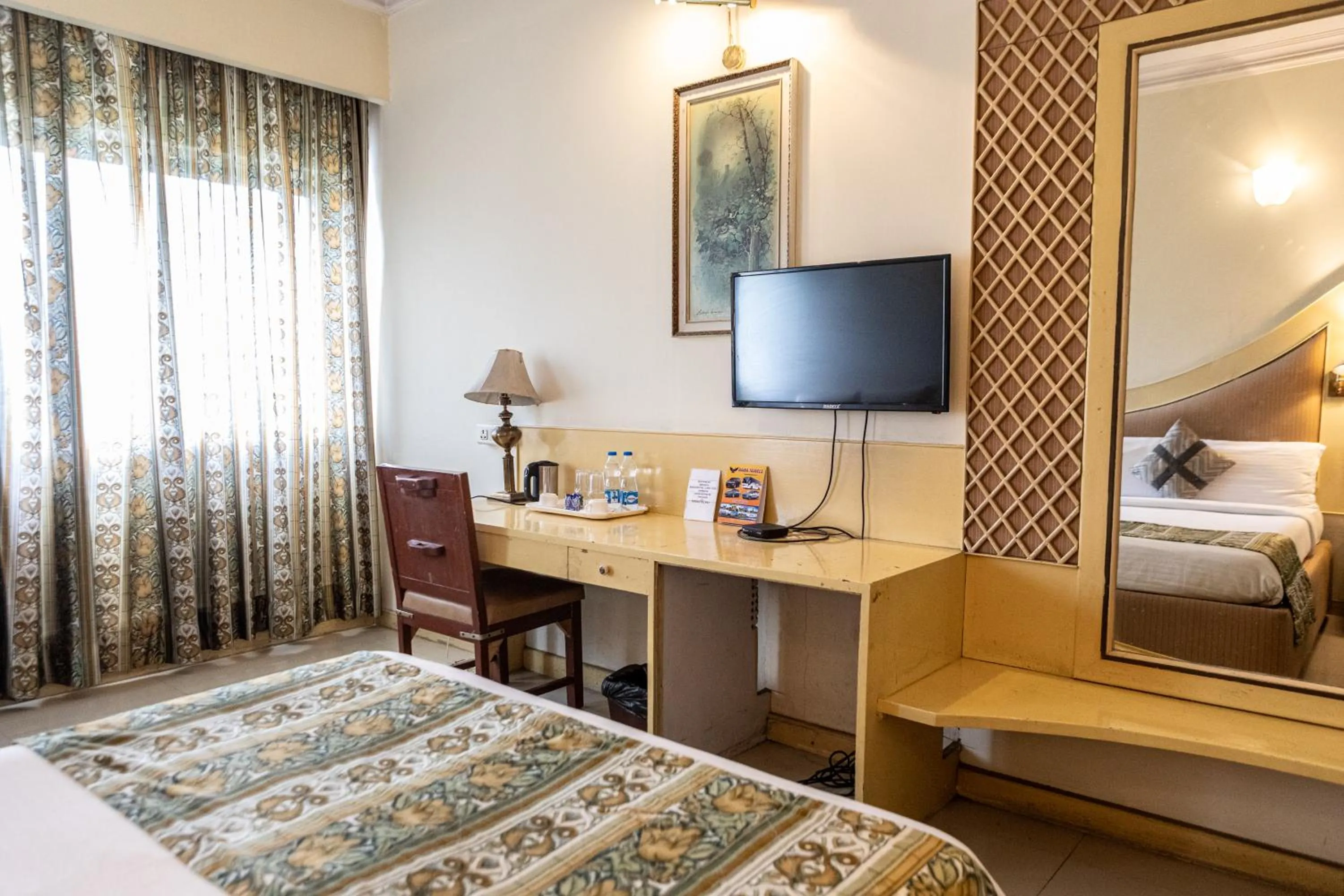 TV and multimedia, Bed in HOTEL BASERAa