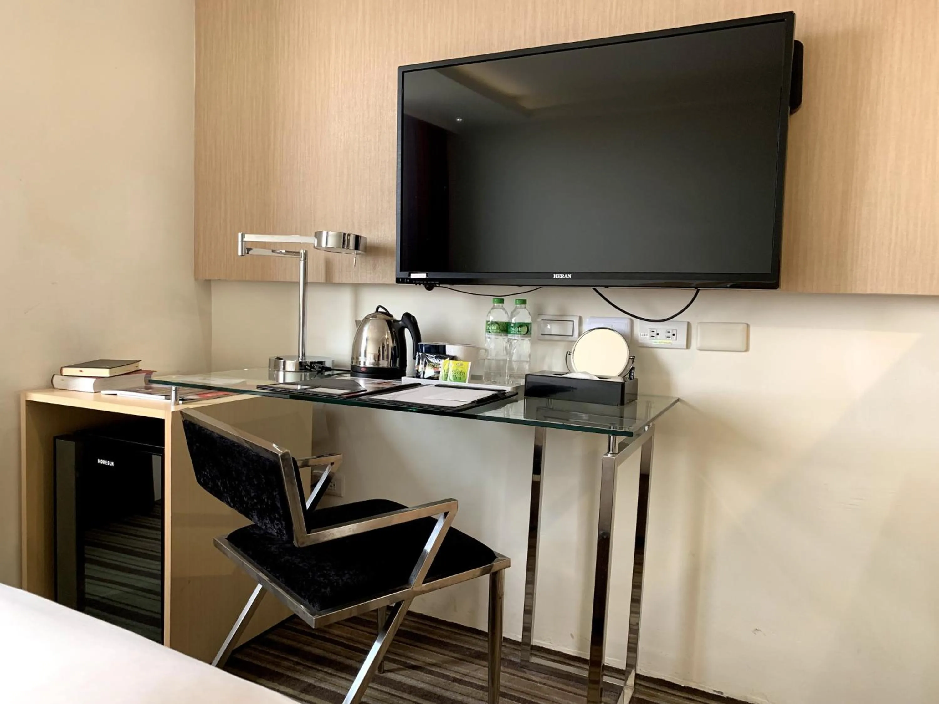 TV and multimedia in de rěve Express Hotel