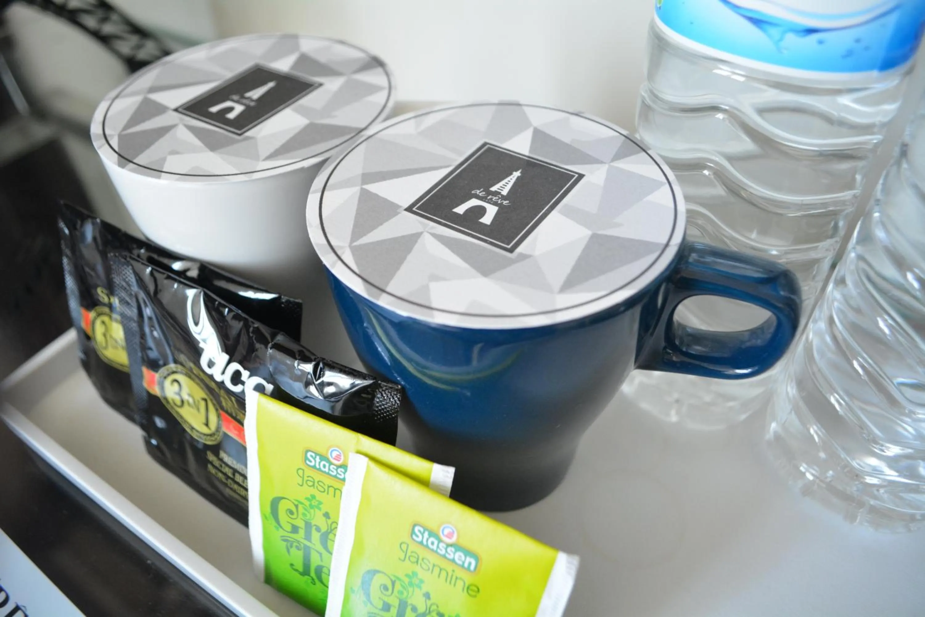 Coffee/tea facilities in de rěve Express Hotel