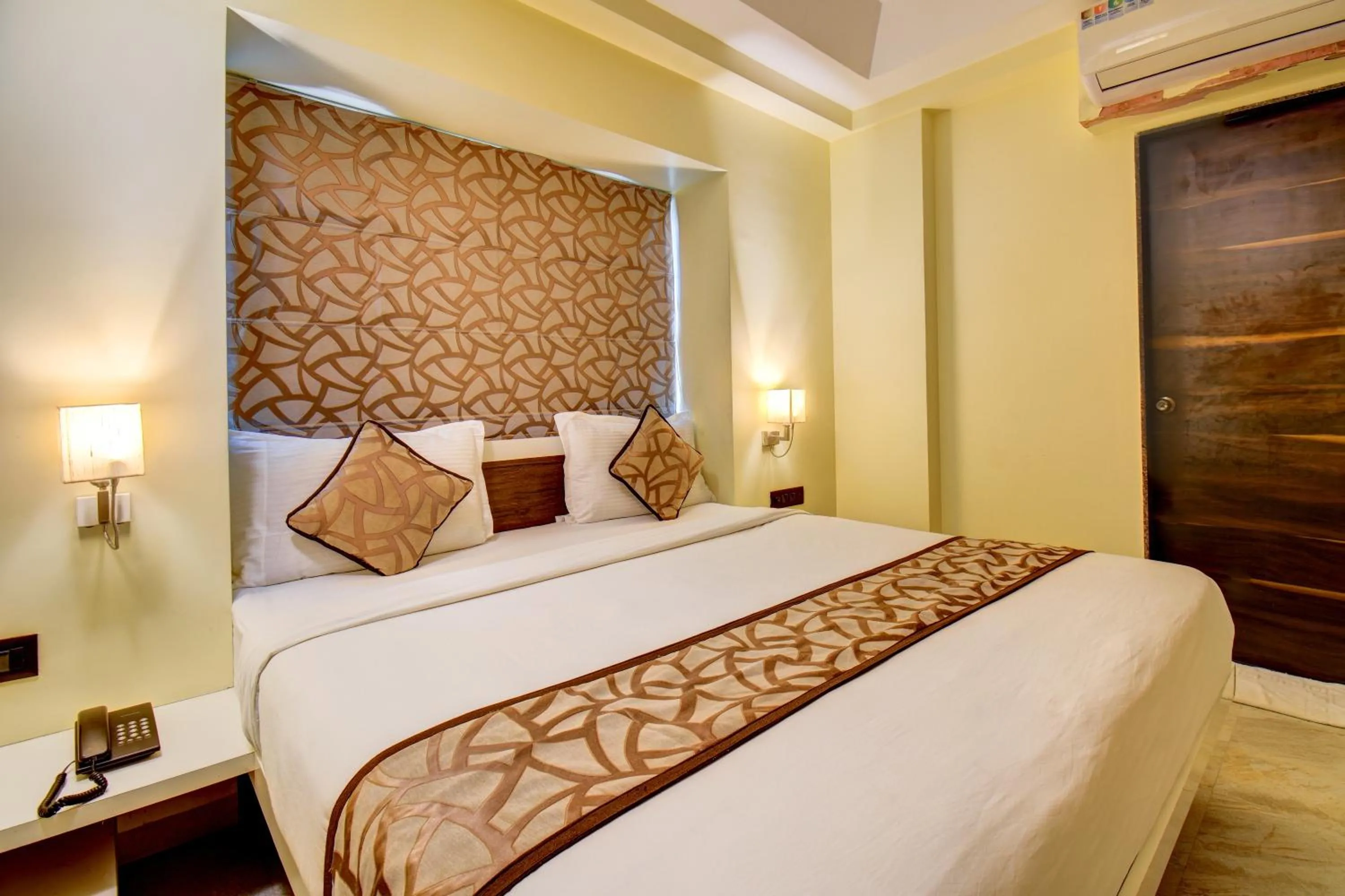 Deluxe Double Room in Hotel Deepali Executive