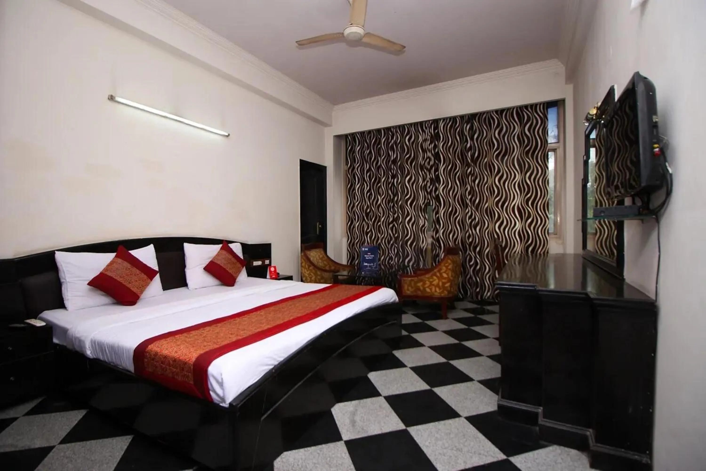 Deluxe Double Room in Hotel Orchid Garden Karol Bagh