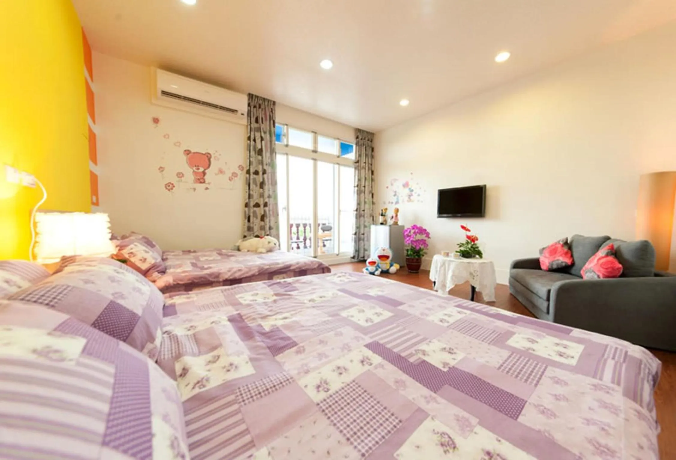 Bed in Free World B&B