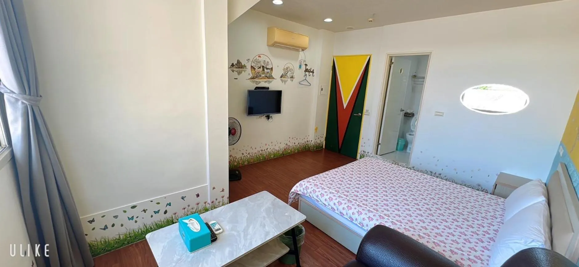 Bed in Free World B&B