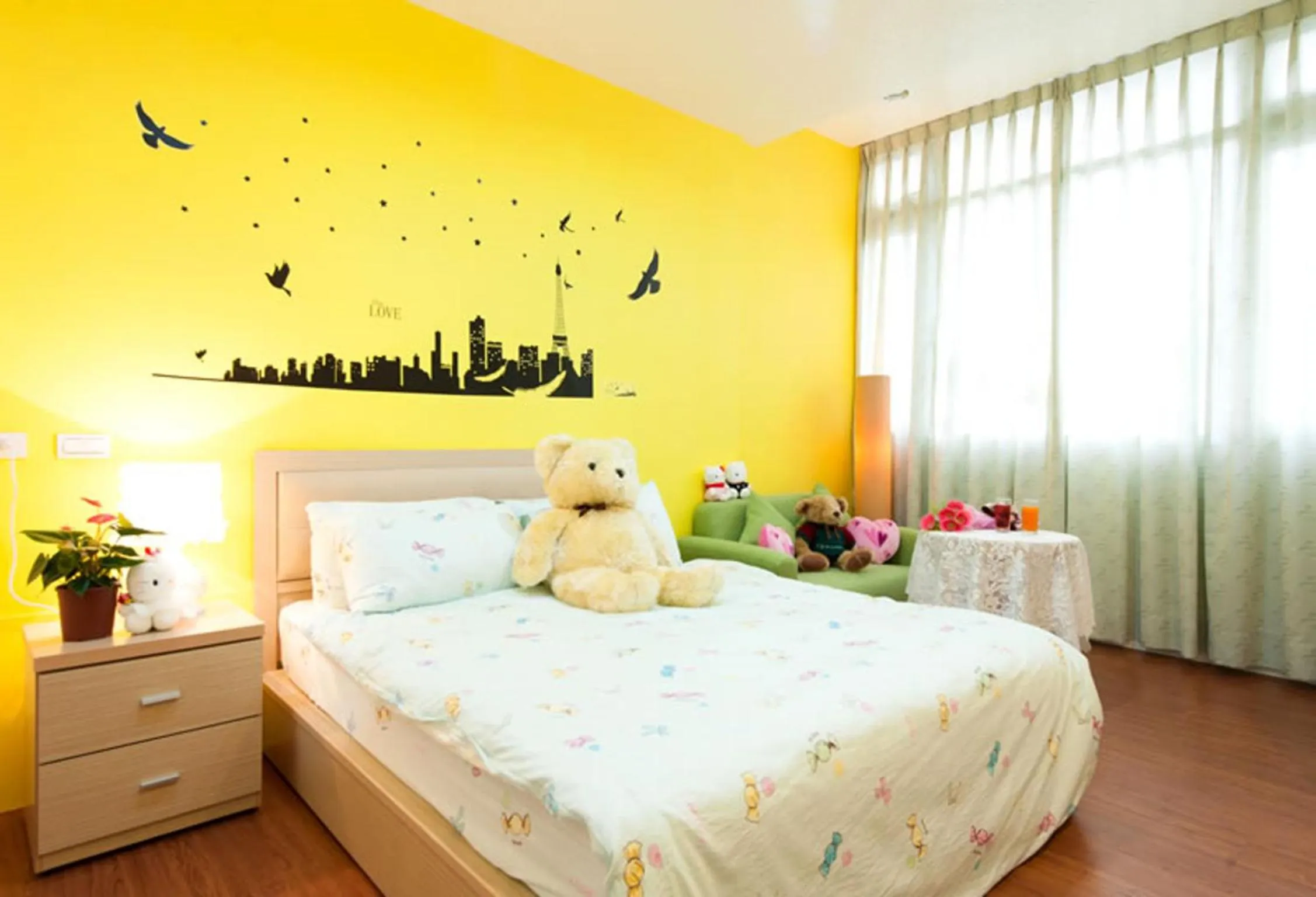 Bed in Free World B&B