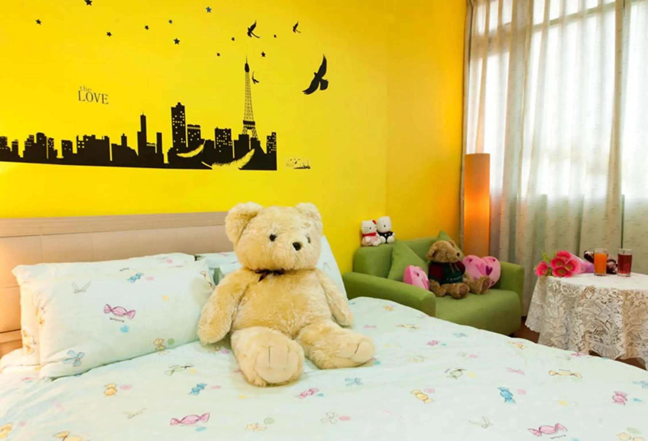 Bed in Free World B&B