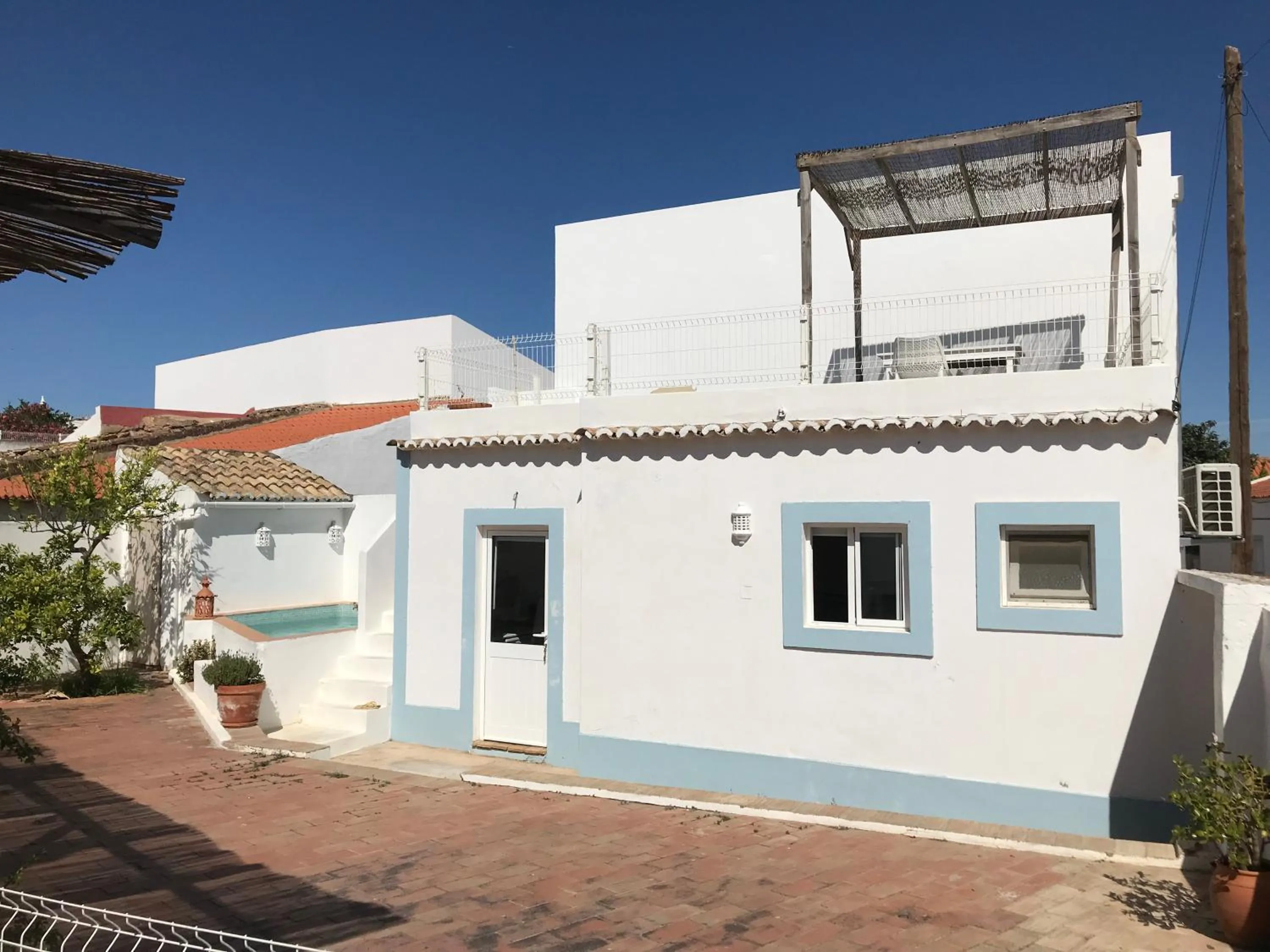 Property building in Casa Largo do Poço Guesthouse