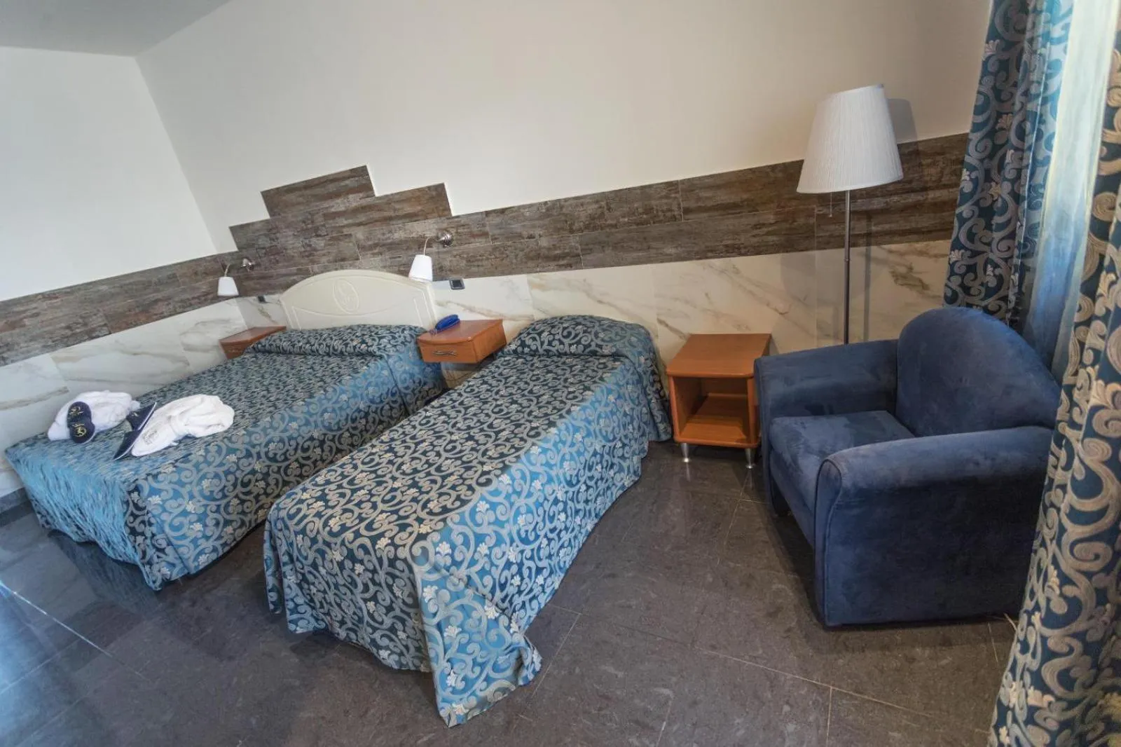 Bird's eye view, Bed in Hotel San Luca