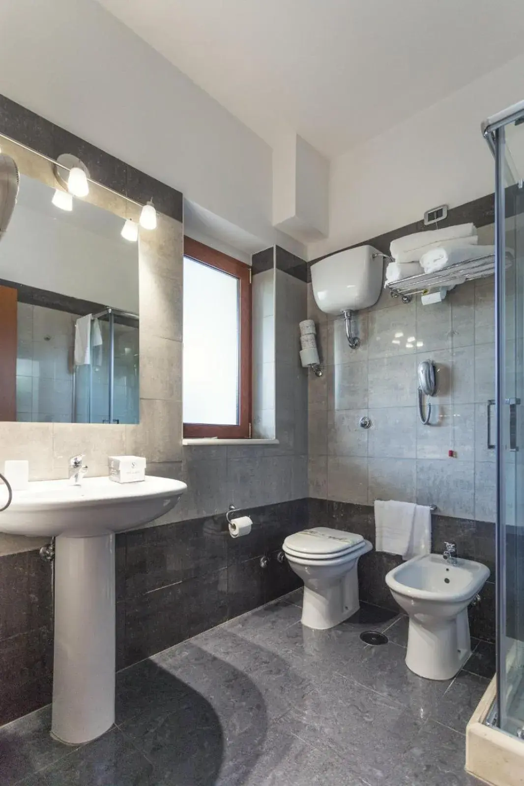 Quadruple Room with Garden View in Hotel San Luca Quadruple Room with Garden View in Hotel San Luca