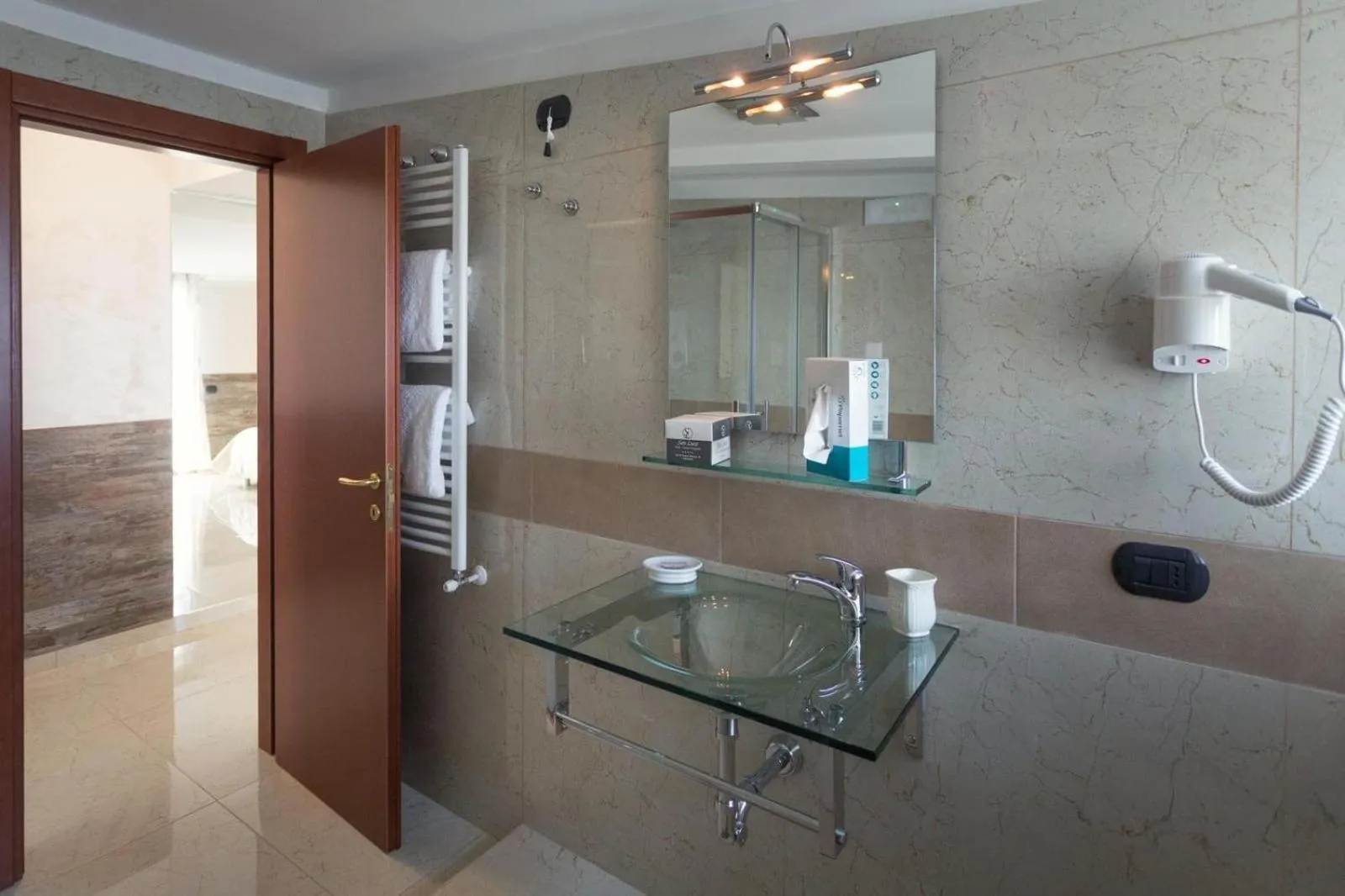 Shower in Hotel San Luca