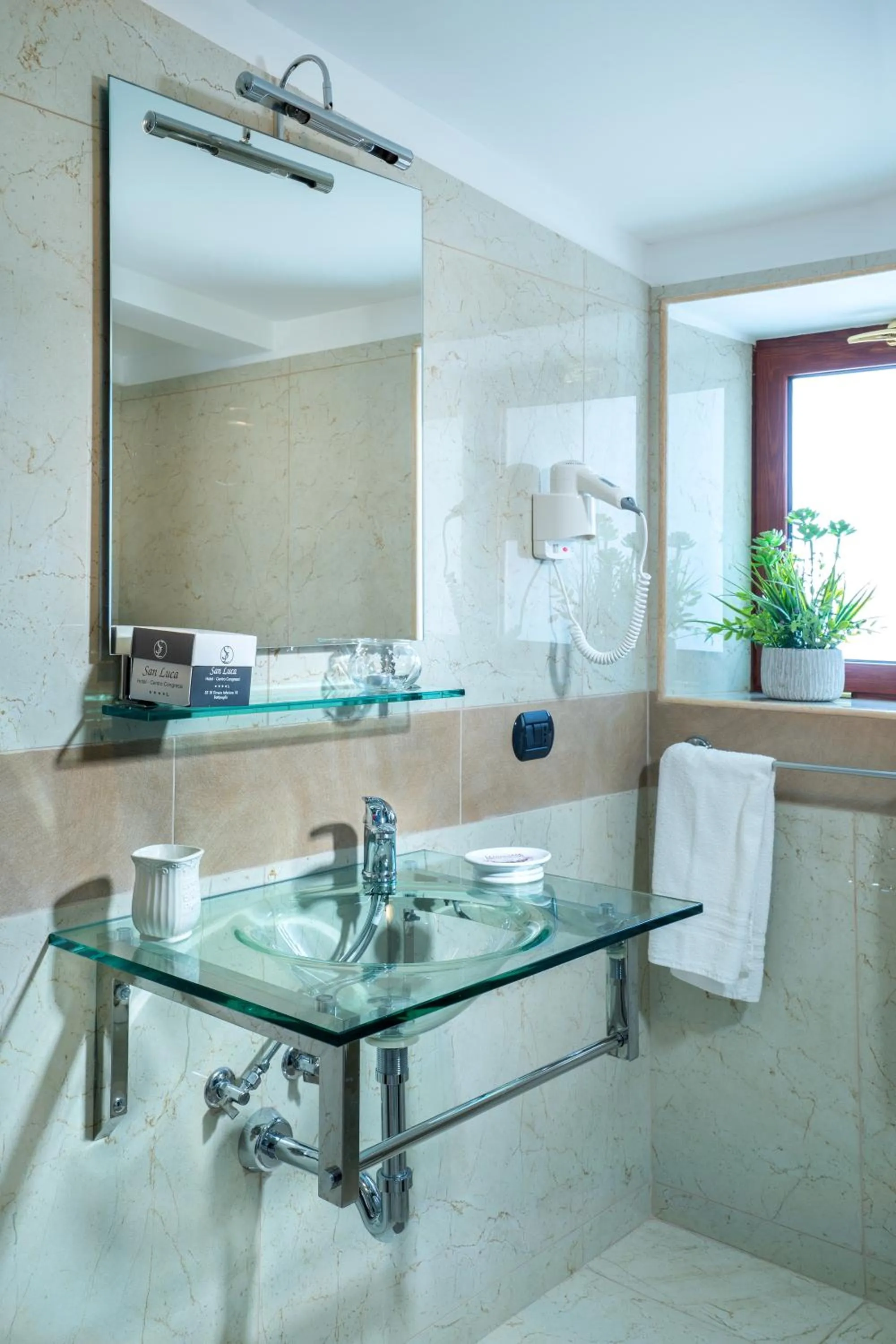 Bathroom in Hotel San Luca