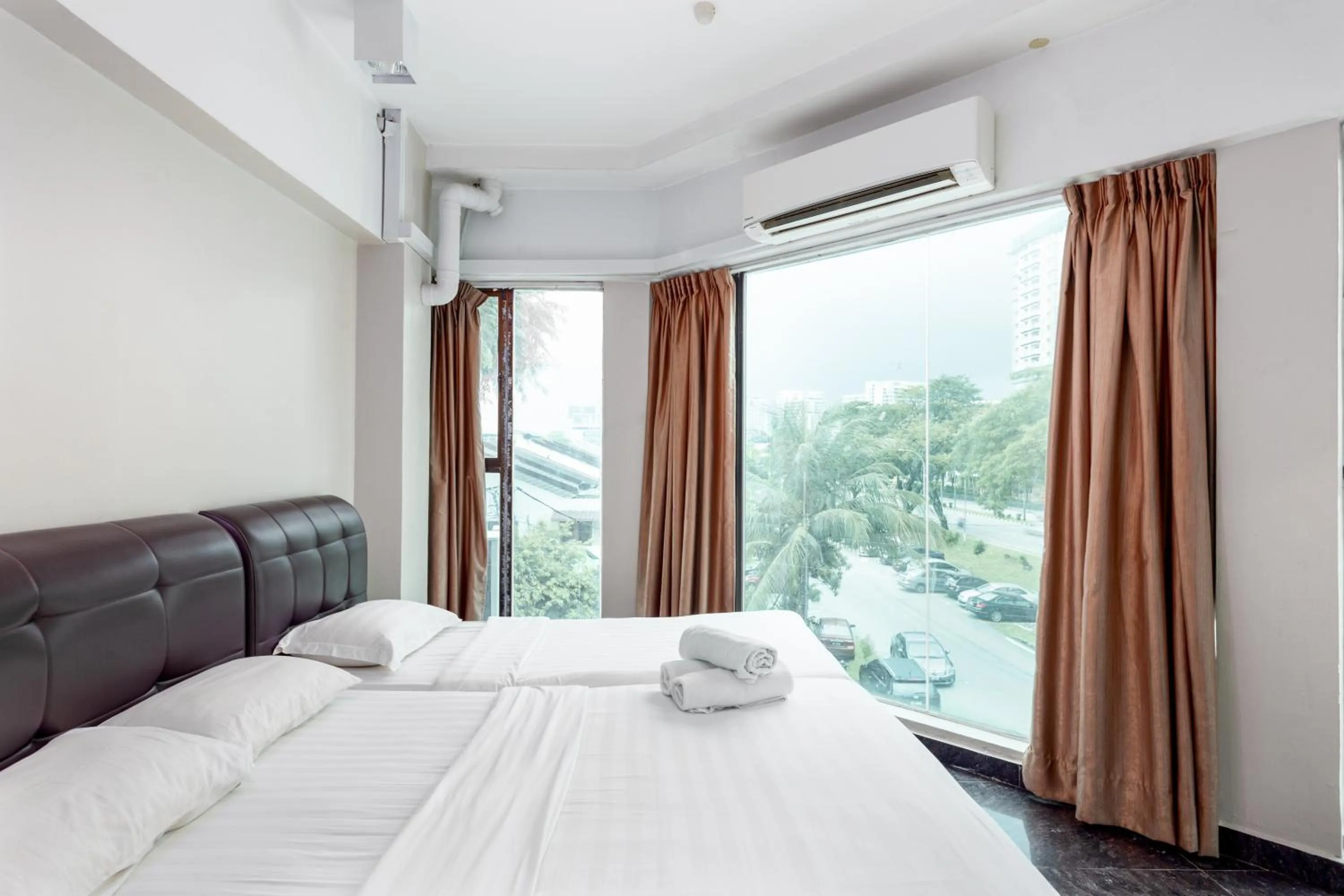 Bed in Subang Park Hotel