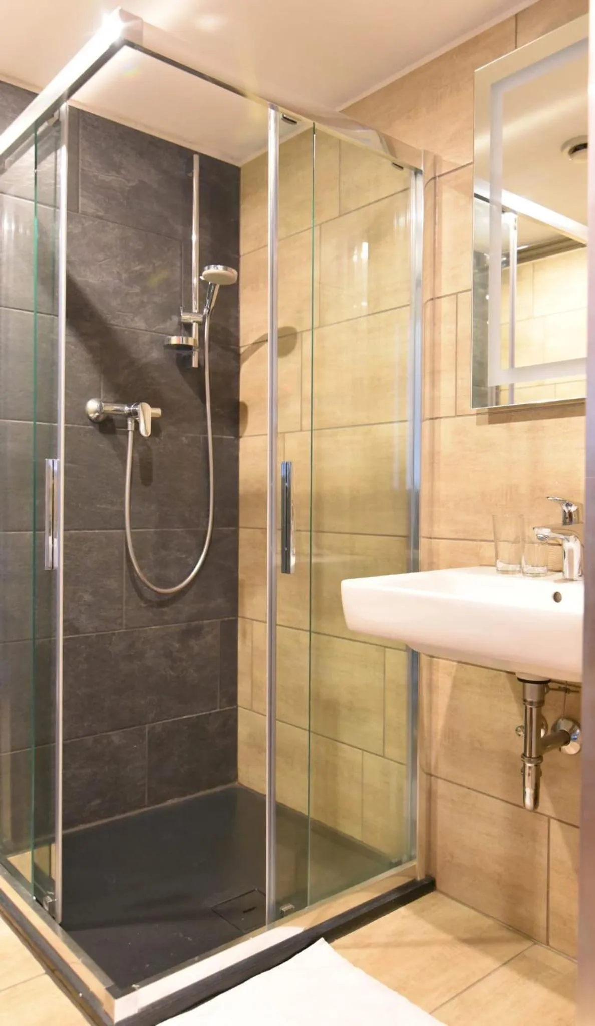 Bathroom in Hotel Central Garni