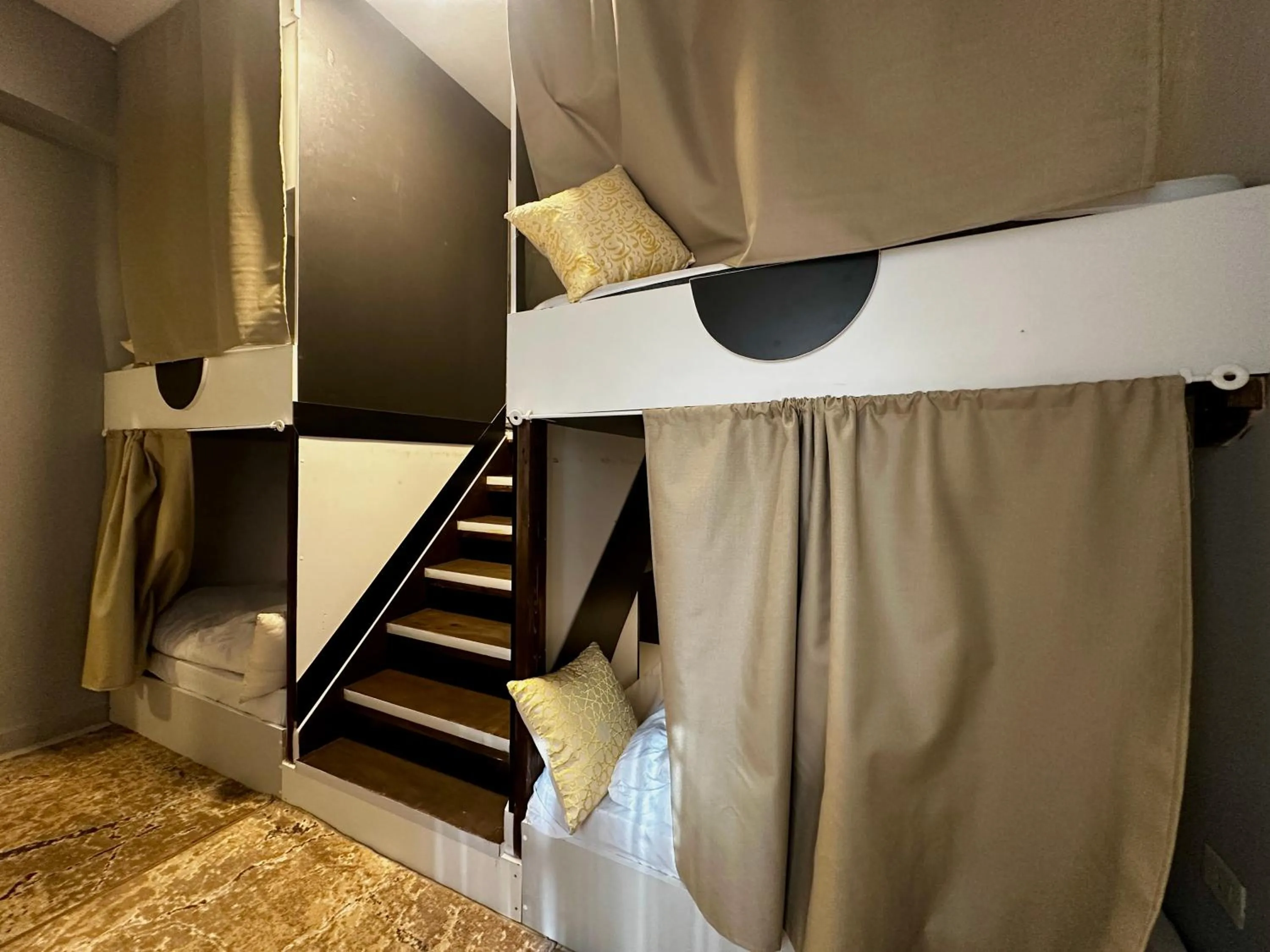 bunk bed, Bed in Beit Ahlan