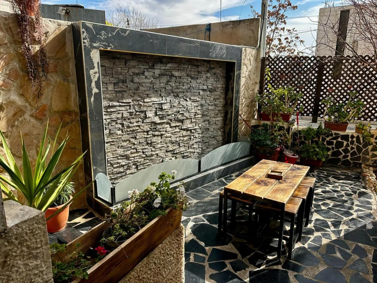 Property building in Beit Ahlan