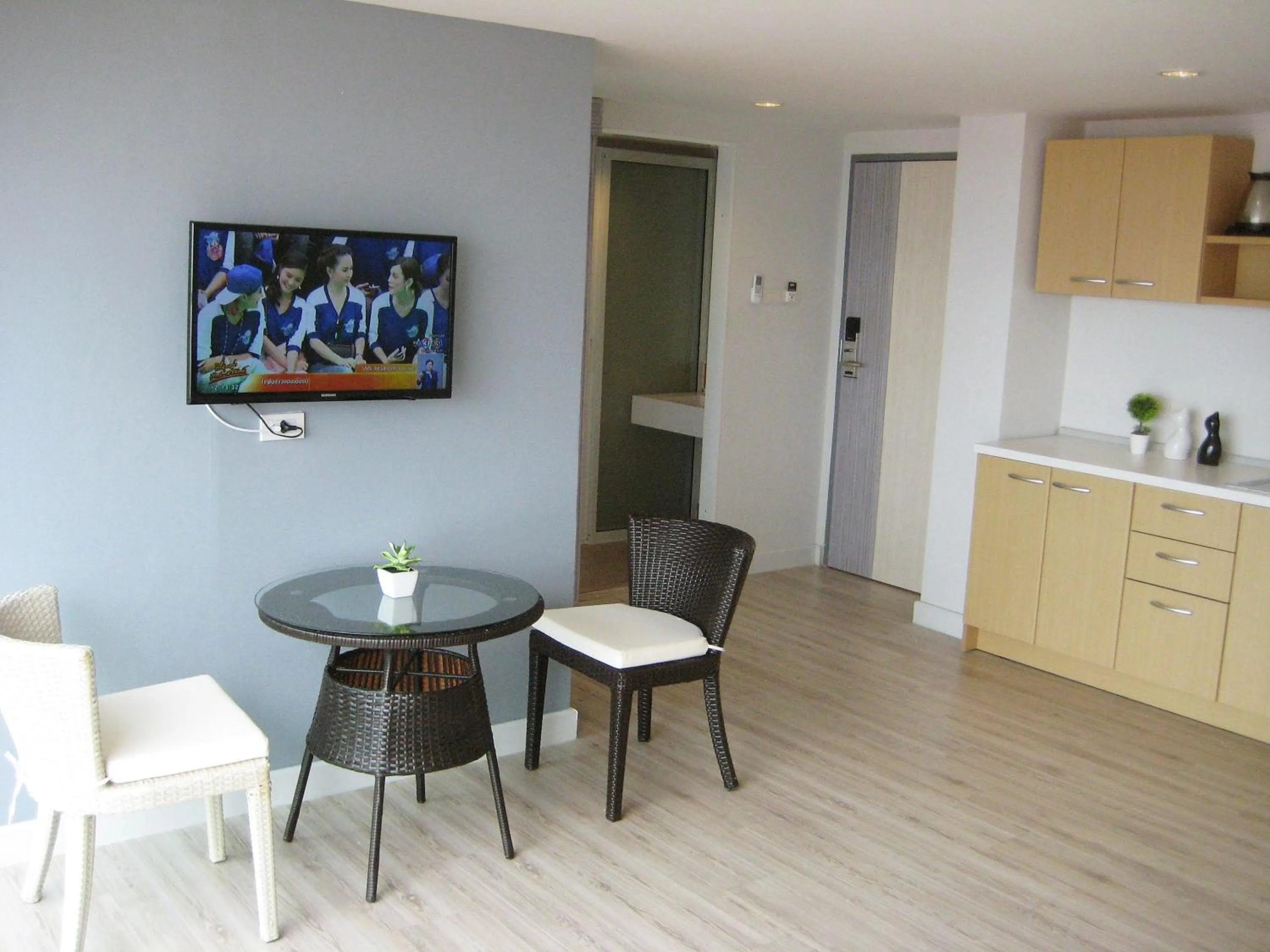 Seating area in Nantra Pattaya Baan Ampoe Beach