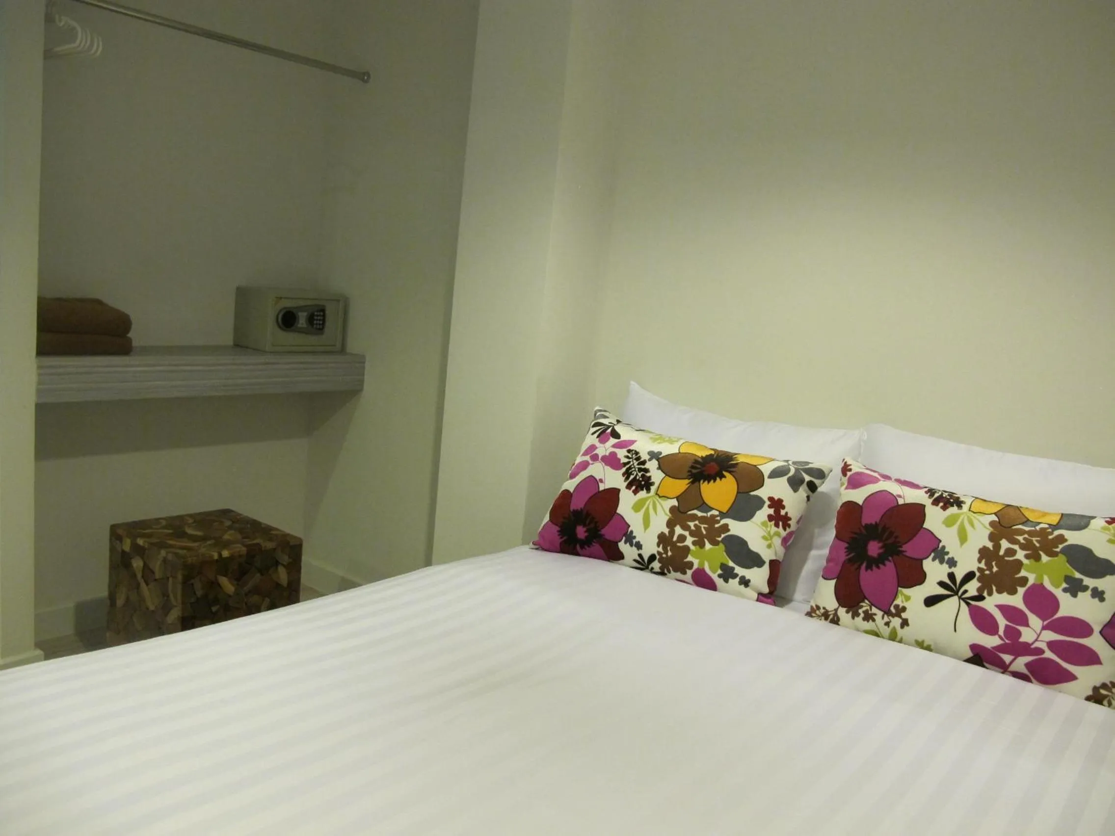 Bed in Nantra Pattaya Baan Ampoe Beach