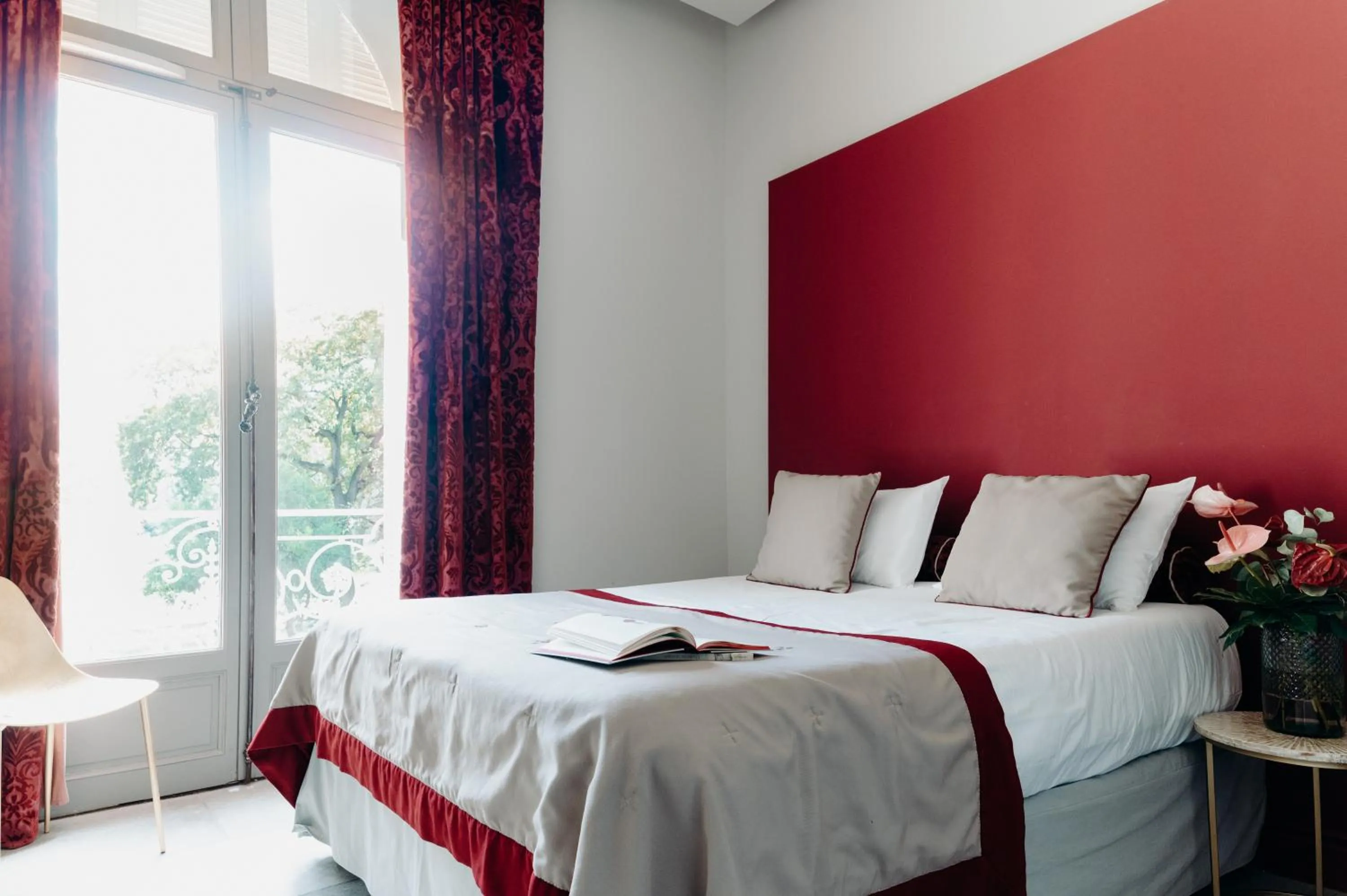 Photo of the whole room, Bed in Hôtel Domaine de Biar