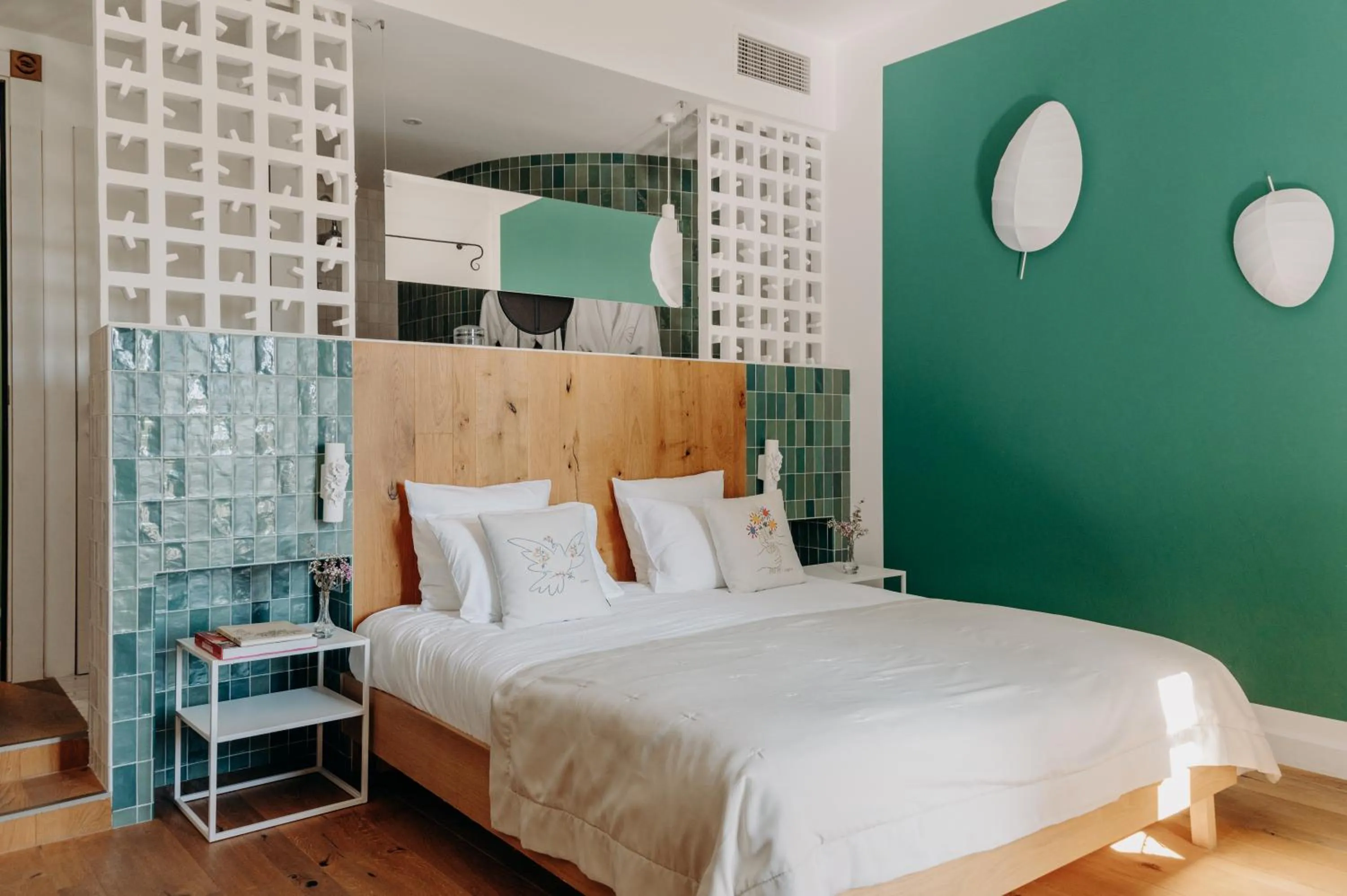 Photo of the whole room, Bed in Hôtel Domaine de Biar